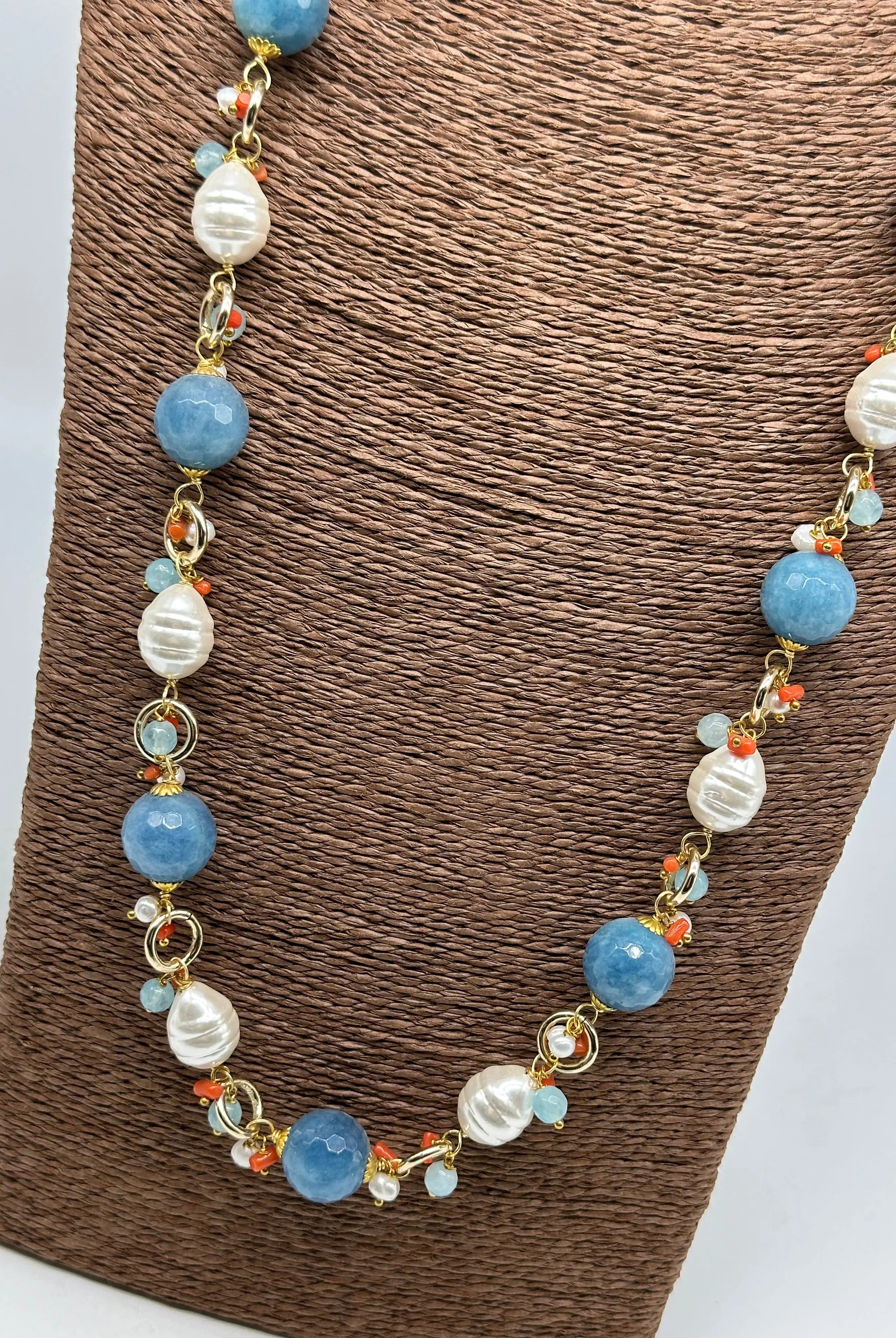 Collana Artigianale Pietre Azzurre, Corallo e Perle bianche V.1 DD CERAMICHE SICILIANE