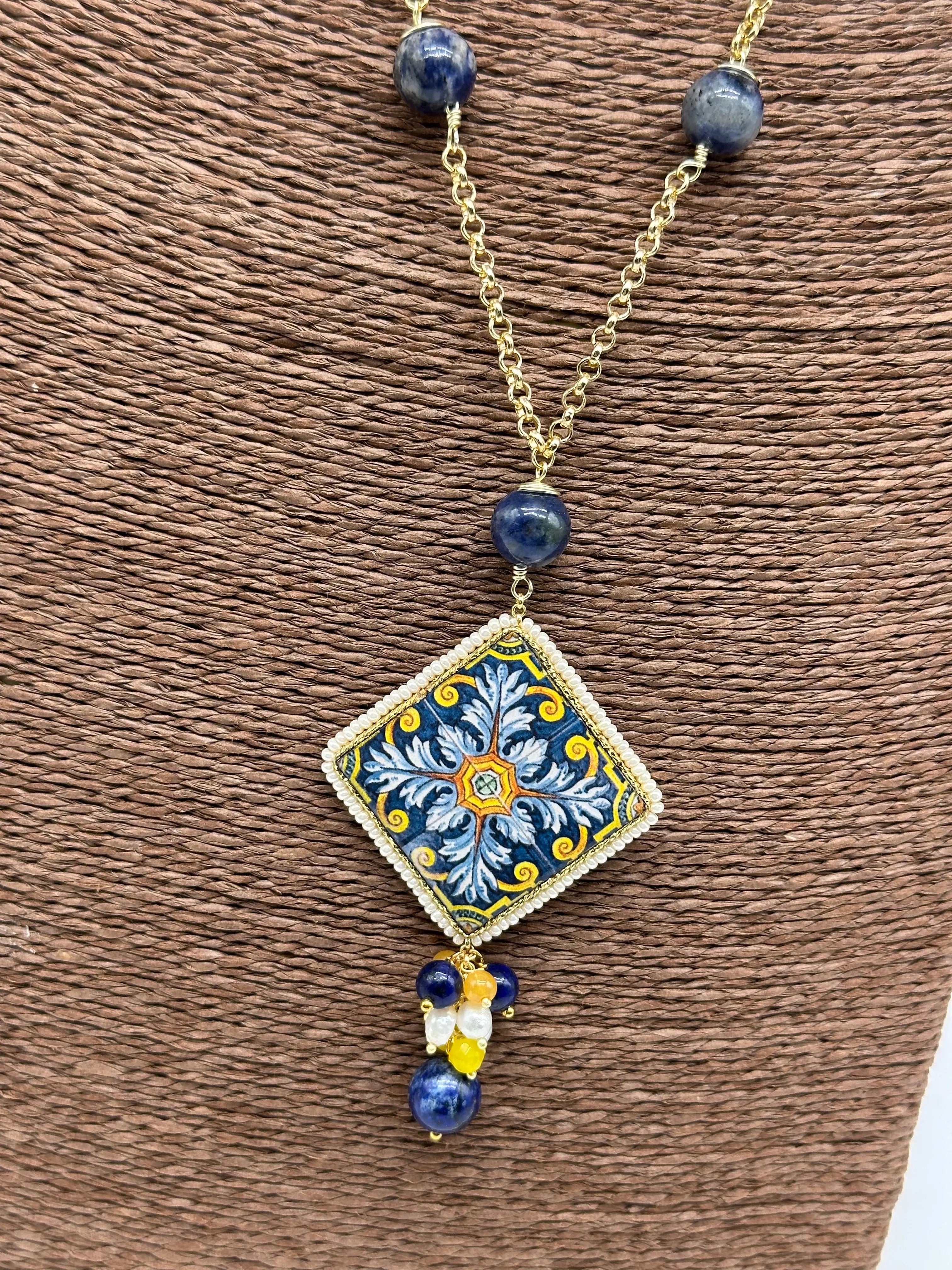 Collana Piastrella Ceramica di Caltagirone, catena dorata con pietre blu DD CERAMICHE SICILIANE