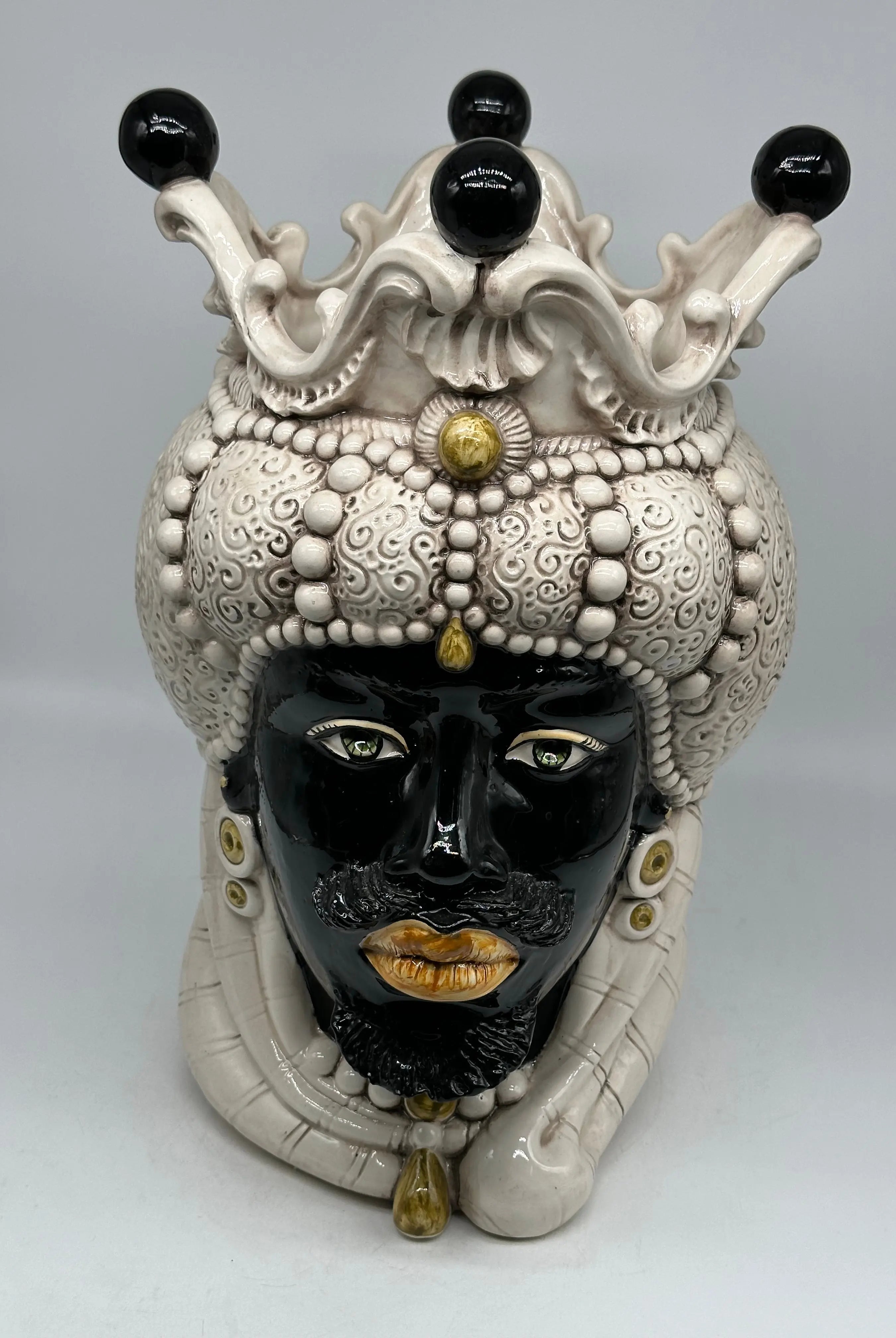 FINE SERIE - Testa di Moro Emiro Ceramica Caltagirone cm H.38 L.23 Artigianale Écru Sfere Nero DD CERAMICHE SICILIANE