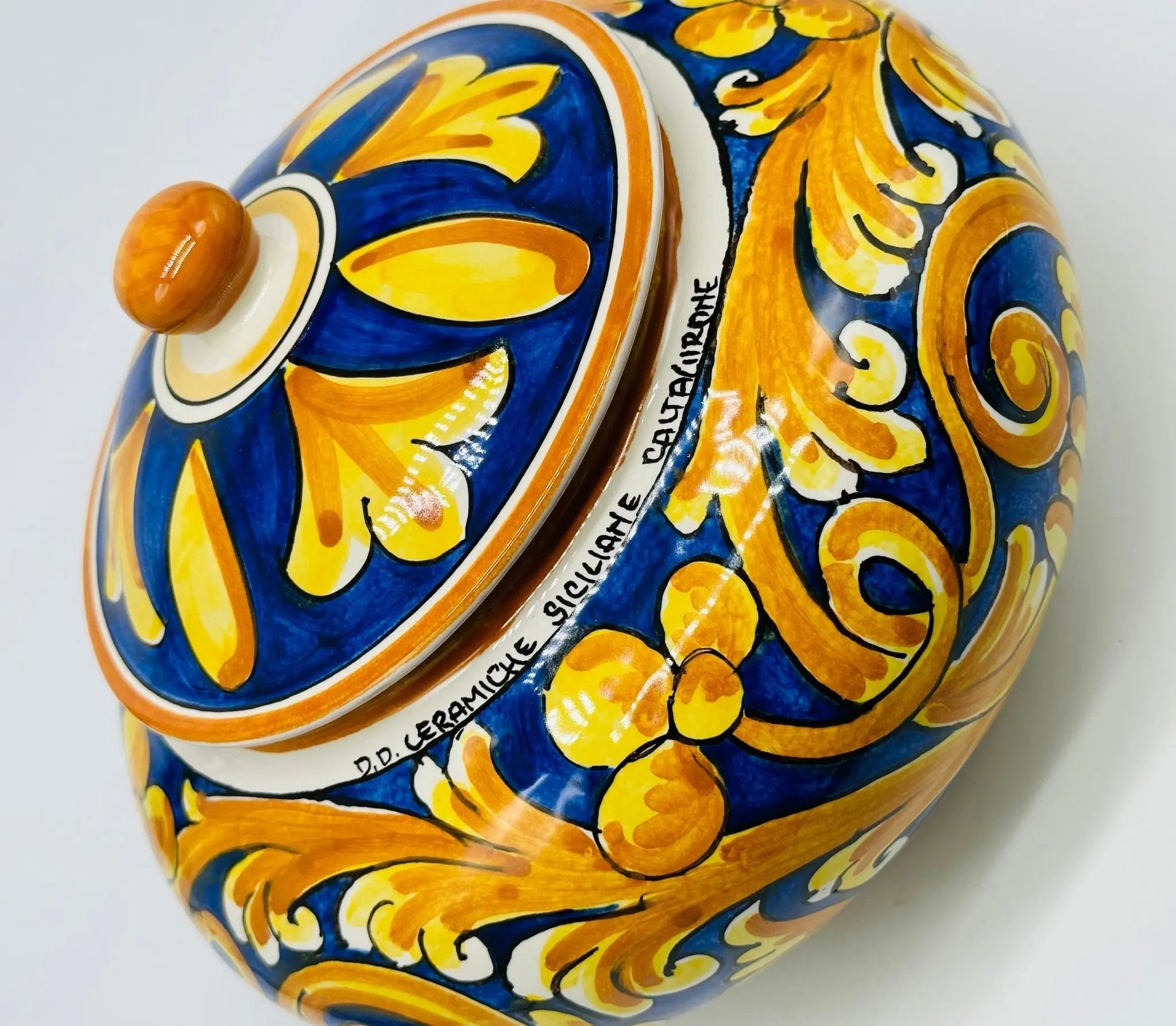 Biscottiera Decorata ‘700 Ceramica Caltagirone cm H.18 L.24 Artigianale - BISCOTTIERA