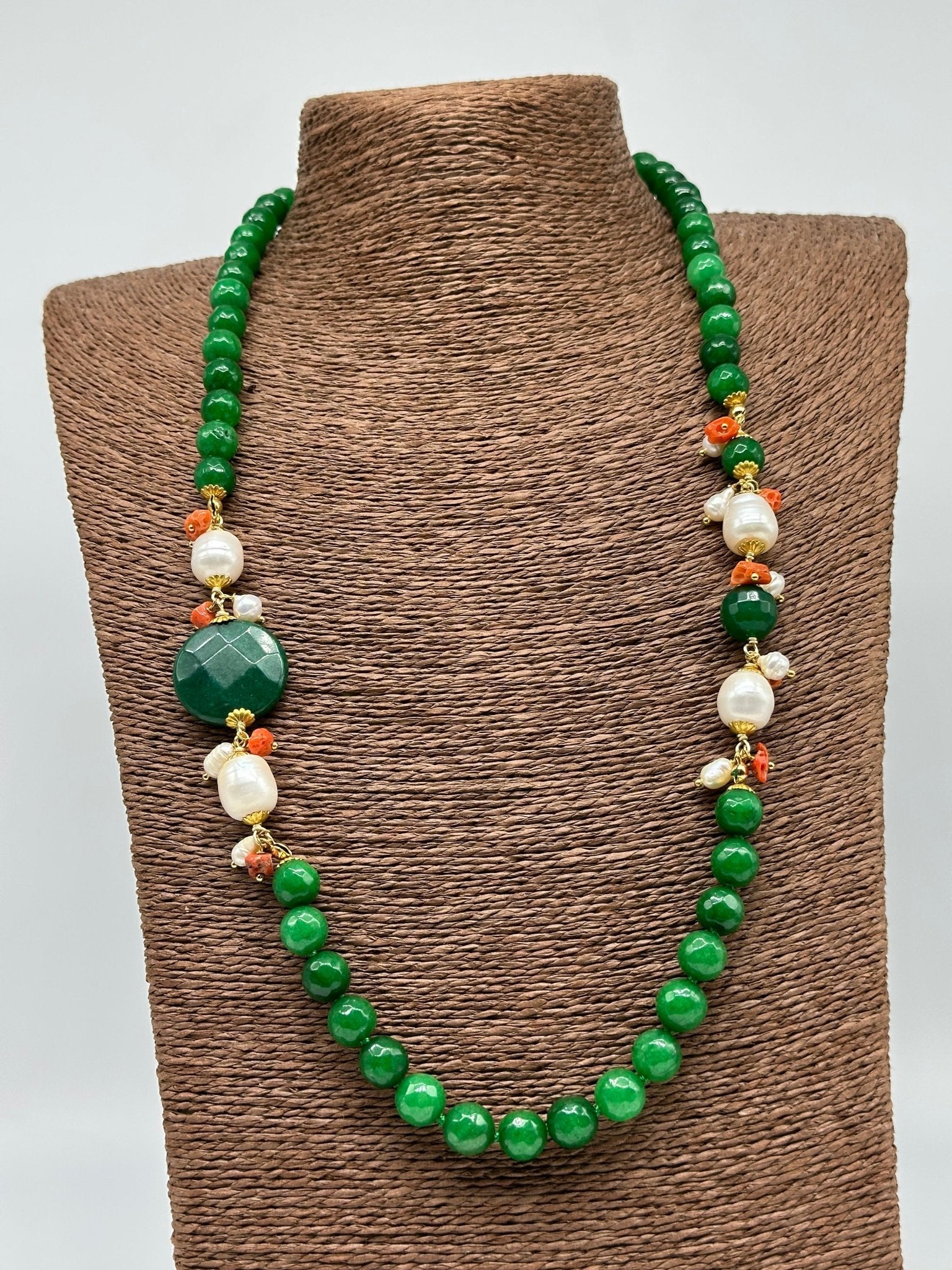 Collana Artigianale Pietre Verde, Corallo e Perle bianche - DD CERAMICHE SICILIANE