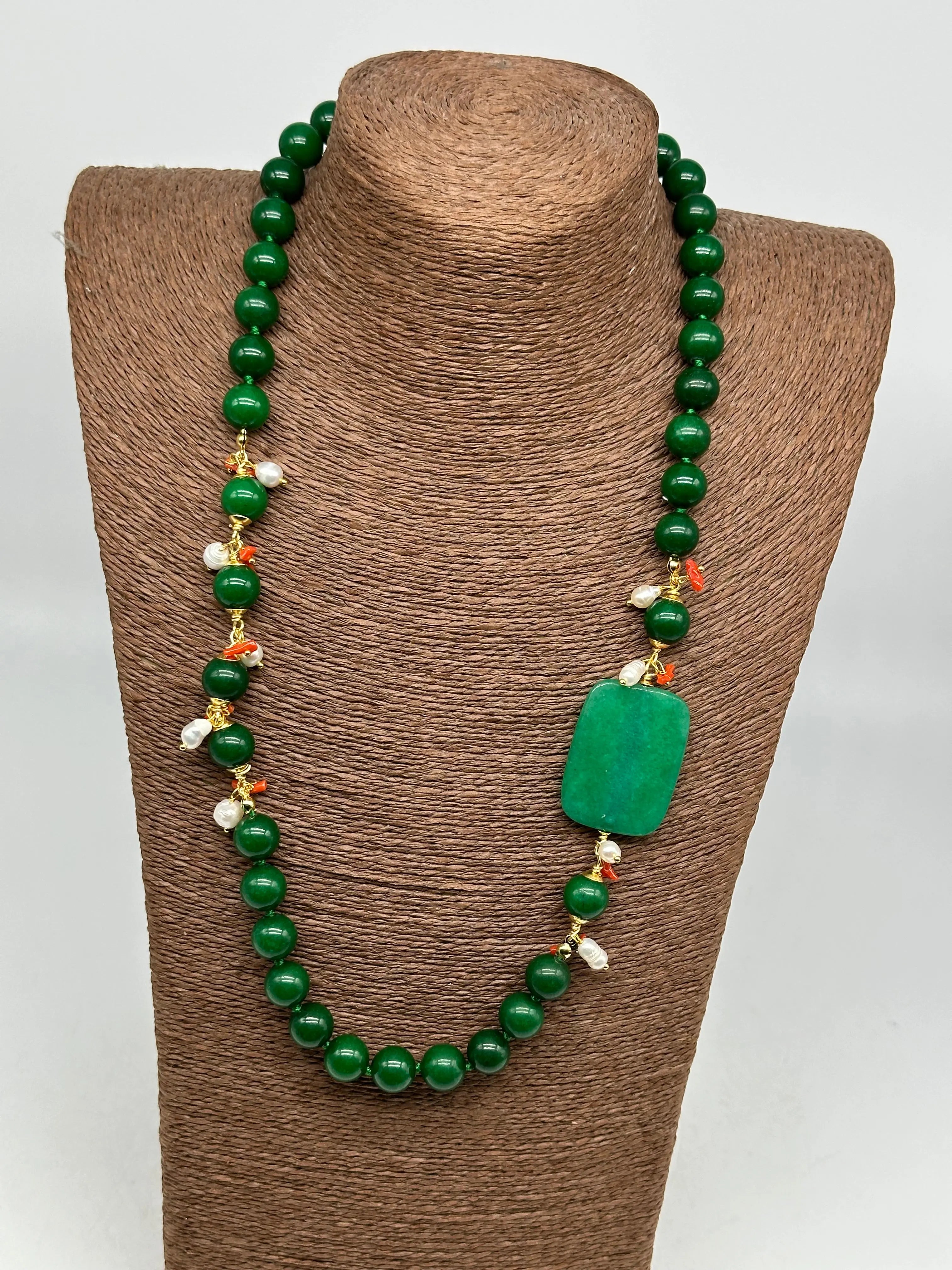 Collana Artigianale Pietre Verde, Corallo e Perle bianche V.3 DD CERAMICHE SICILIANE