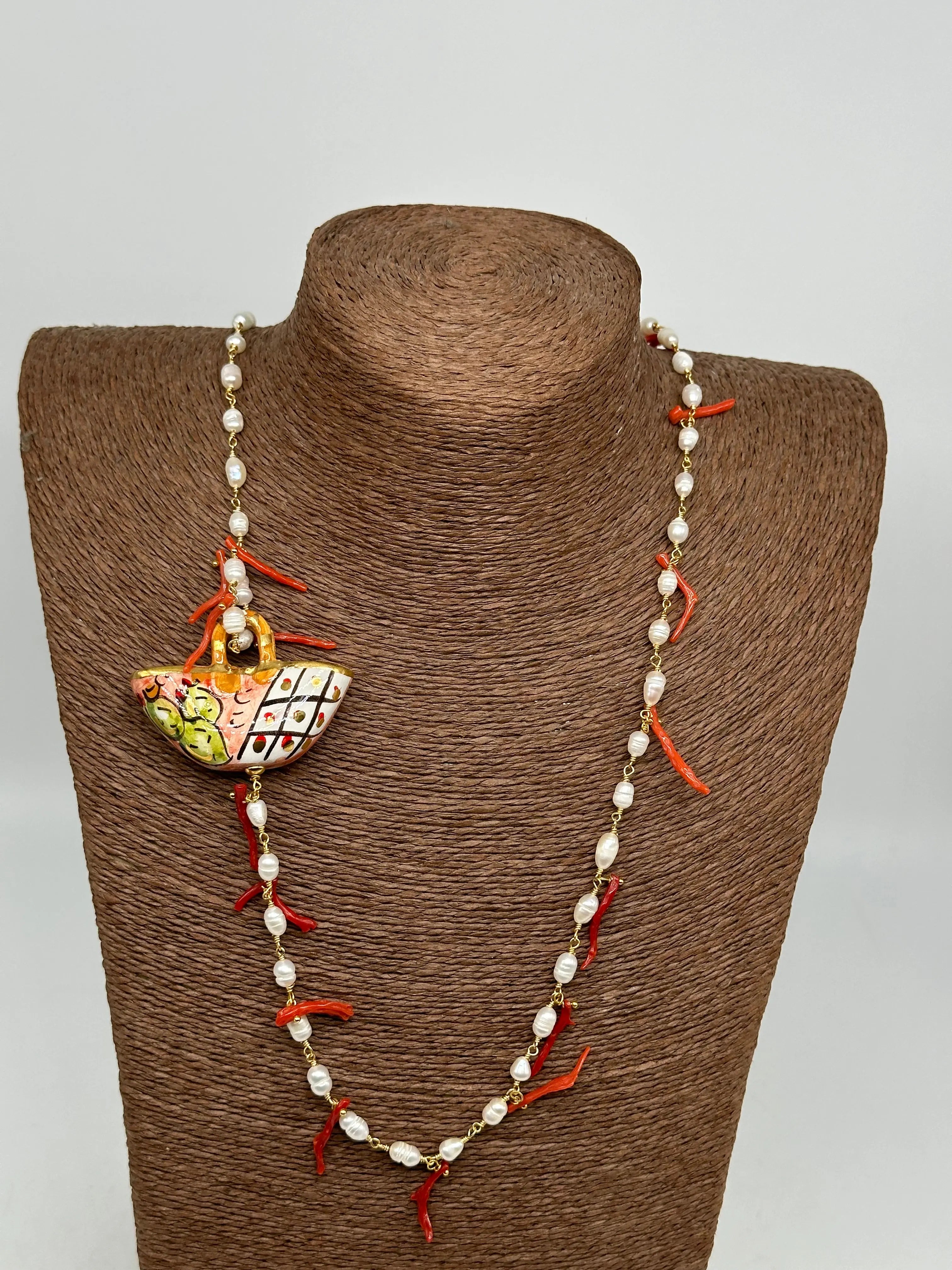 Collana Coffa Siciliana decorata Ceramica di Caltagirone, Perle e Corallo DD CERAMICHE SICILIANE