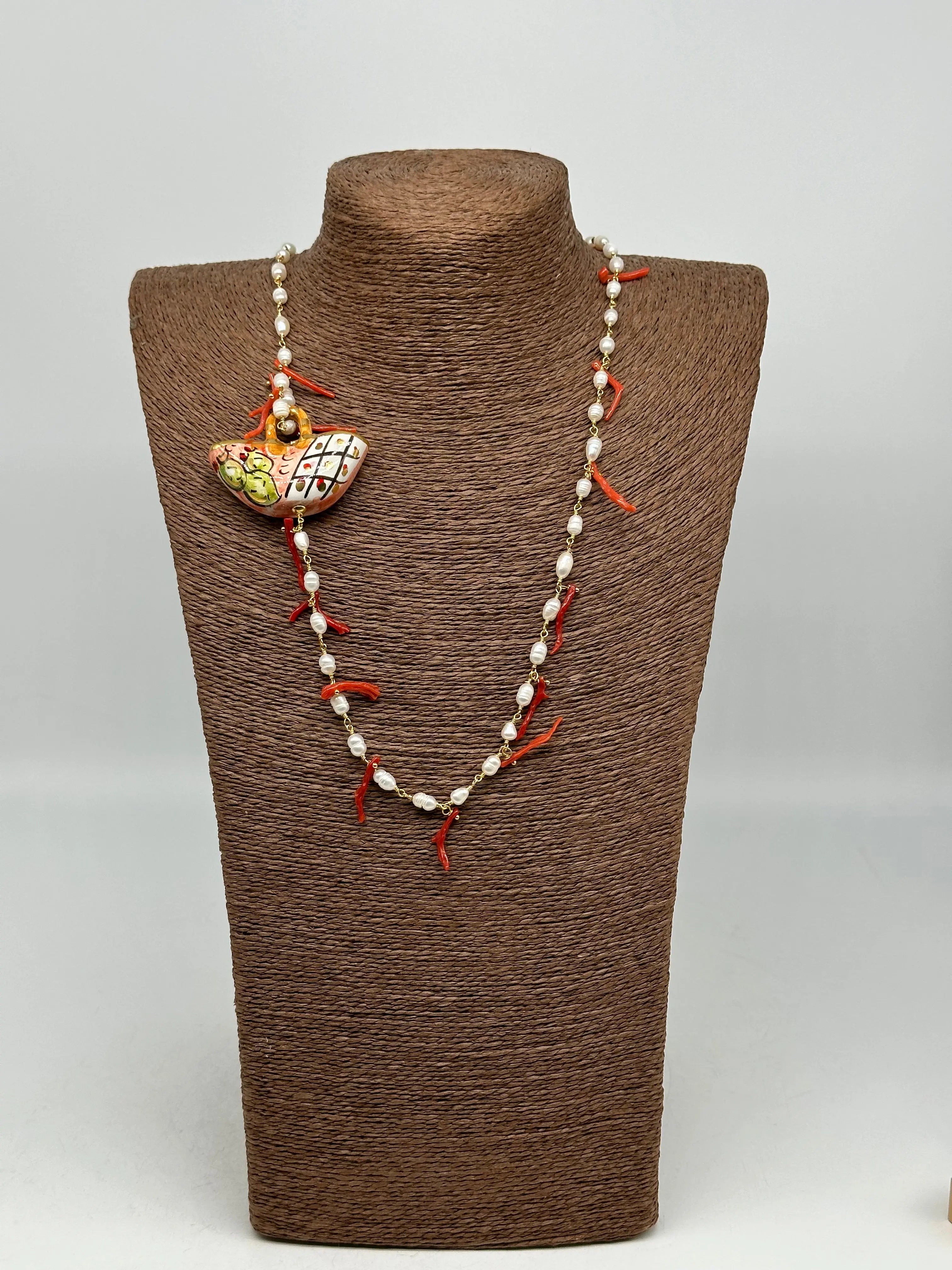 Collana Coffa Siciliana decorata Ceramica di Caltagirone, Perle e Corallo DD CERAMICHE SICILIANE