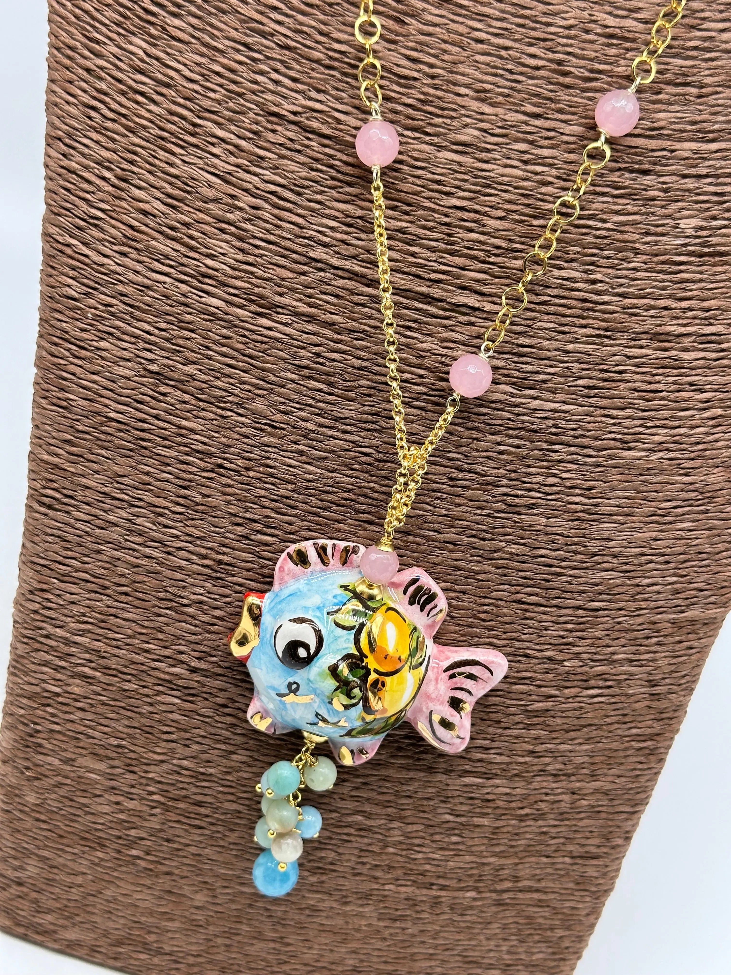 Collana Pesce in Ceramica di Caltagirone, pietre, catena dorata V.2 DD CERAMICHE SICILIANE