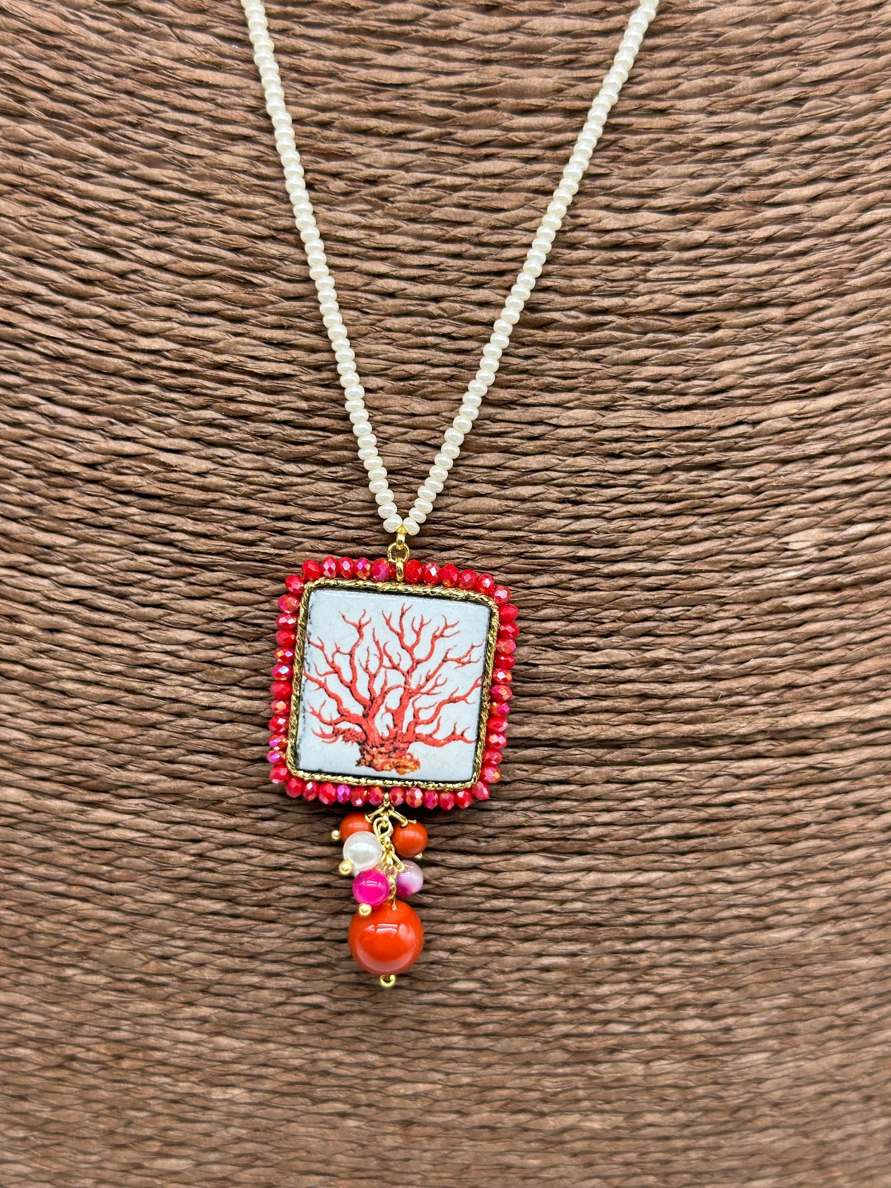 Collana Piastrella Ceramica Caltagirone Corallo Marino catena perline bianche - COLLANA