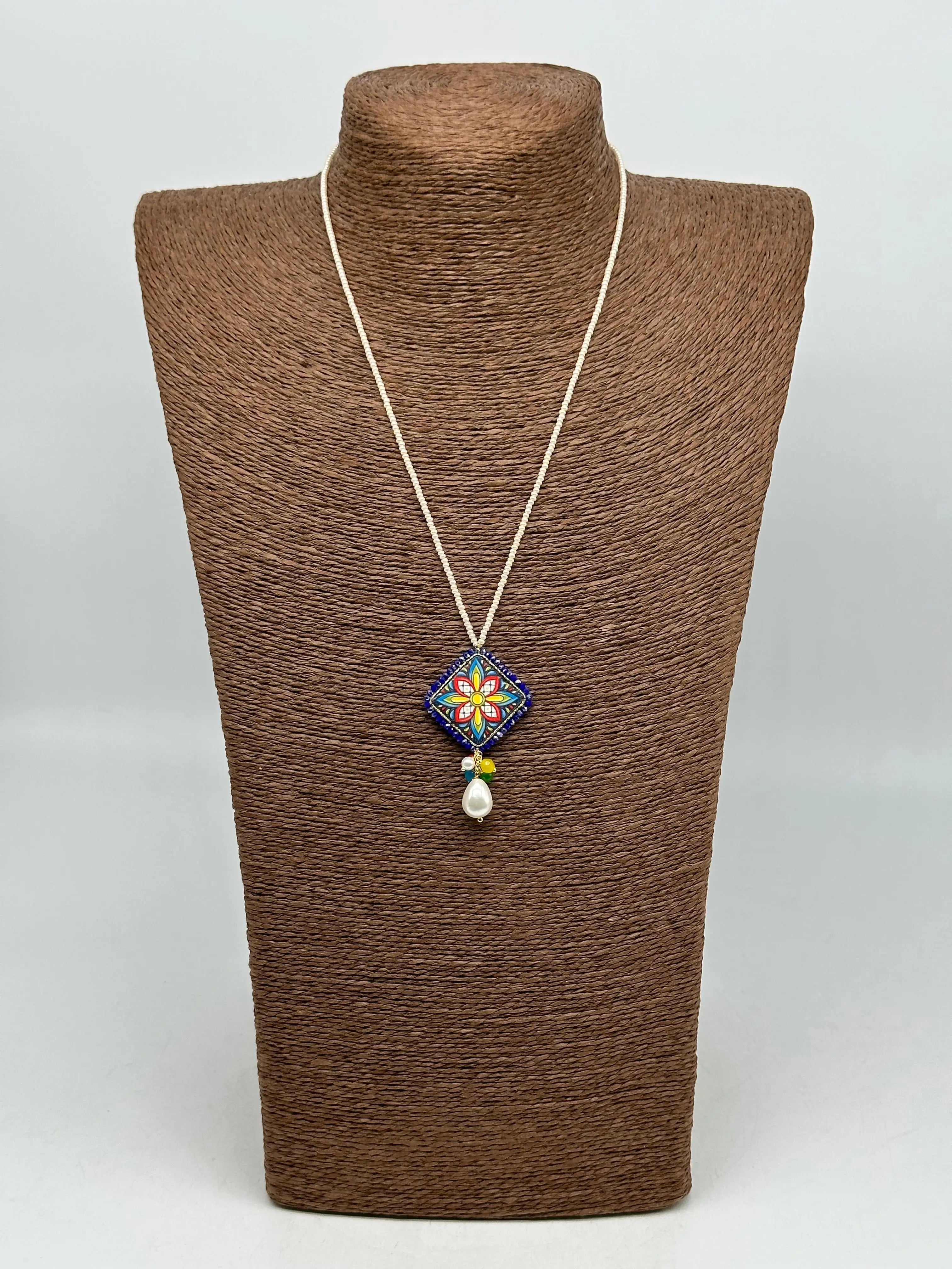 Collana Piastrella Ceramica Caltagirone Cornice Blu, catena perline bianche DD CERAMICHE SICILIANE