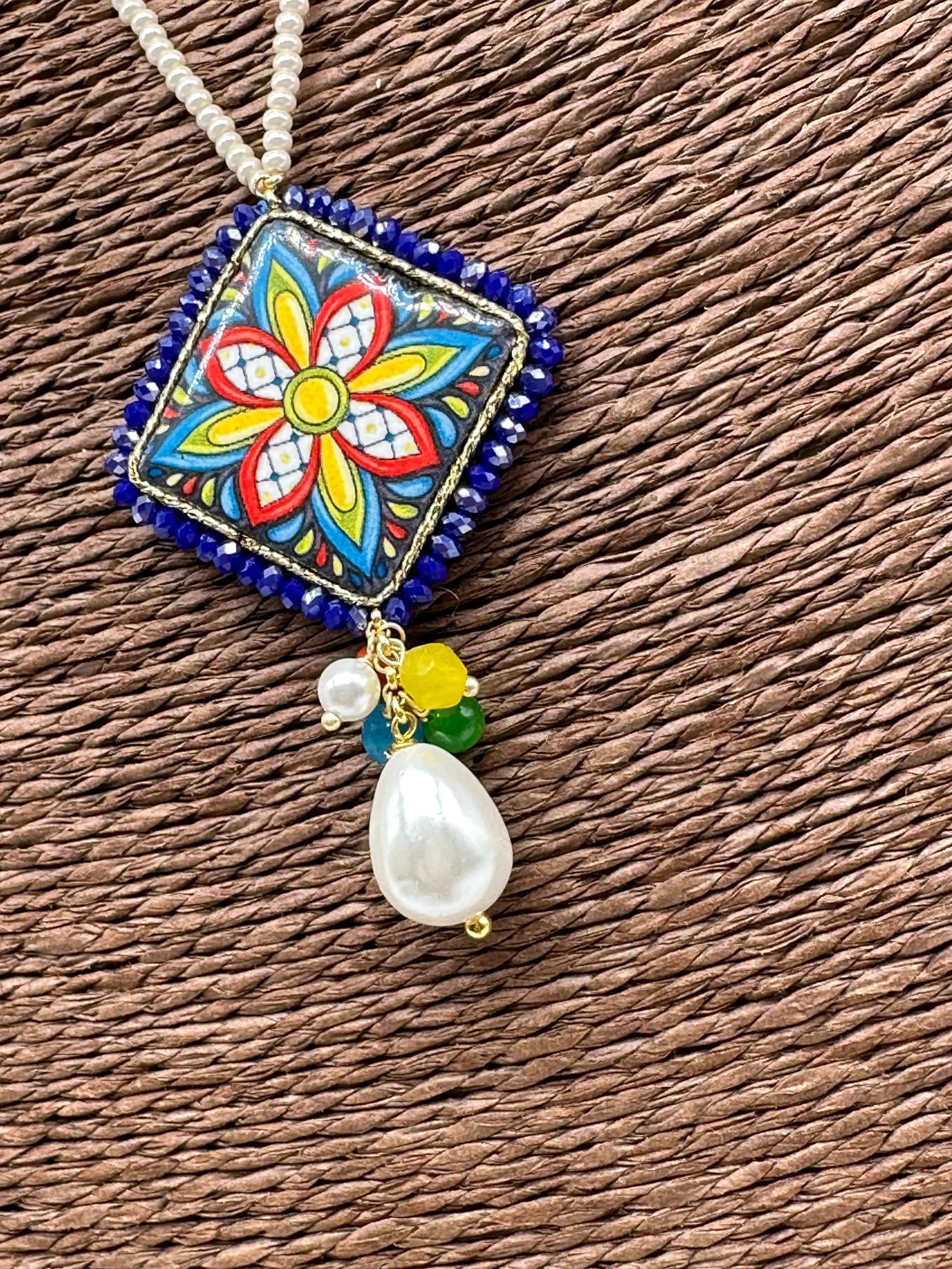 Collana Piastrella Ceramica Caltagirone Cornice Blu, catena perline bianche DD CERAMICHE SICILIANE