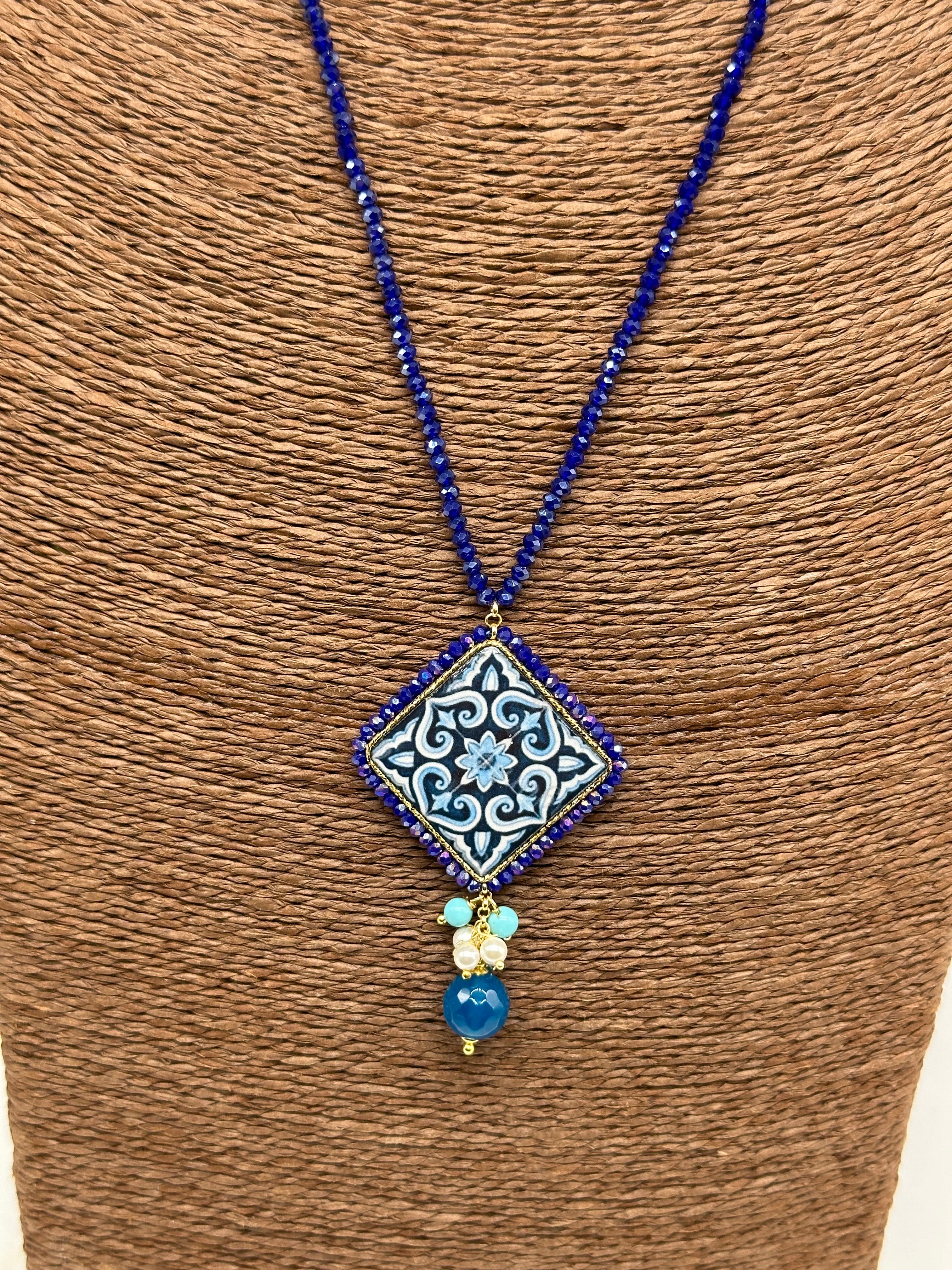 Collana Piastrella Ceramica Caltagirone Decoro Barocco Blu catena perline blu V.1 - BIJOUX