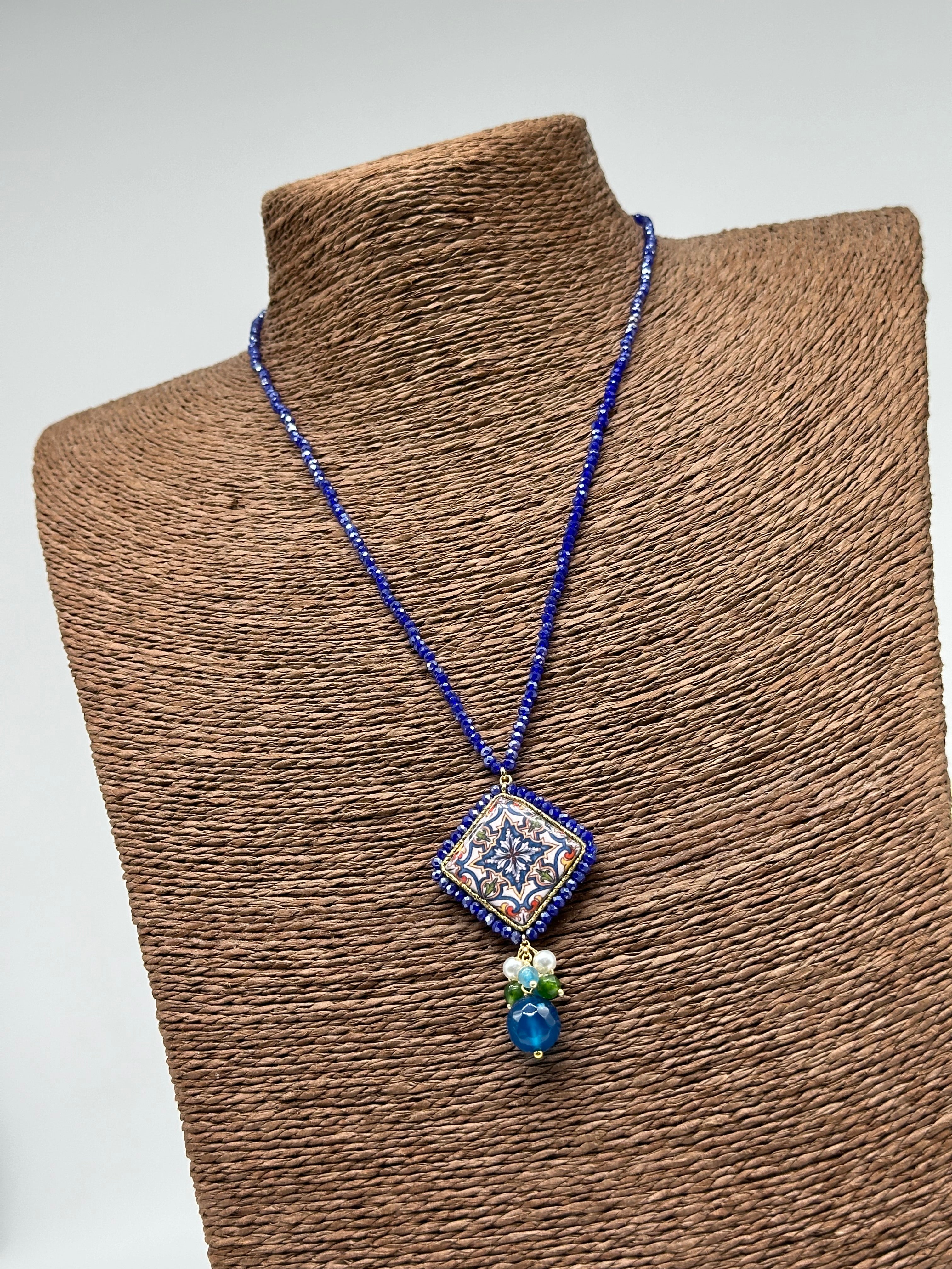 Collana Piastrella Ceramica Caltagirone Decoro Barocco Blu catena perline blu V.2 - COLLANA