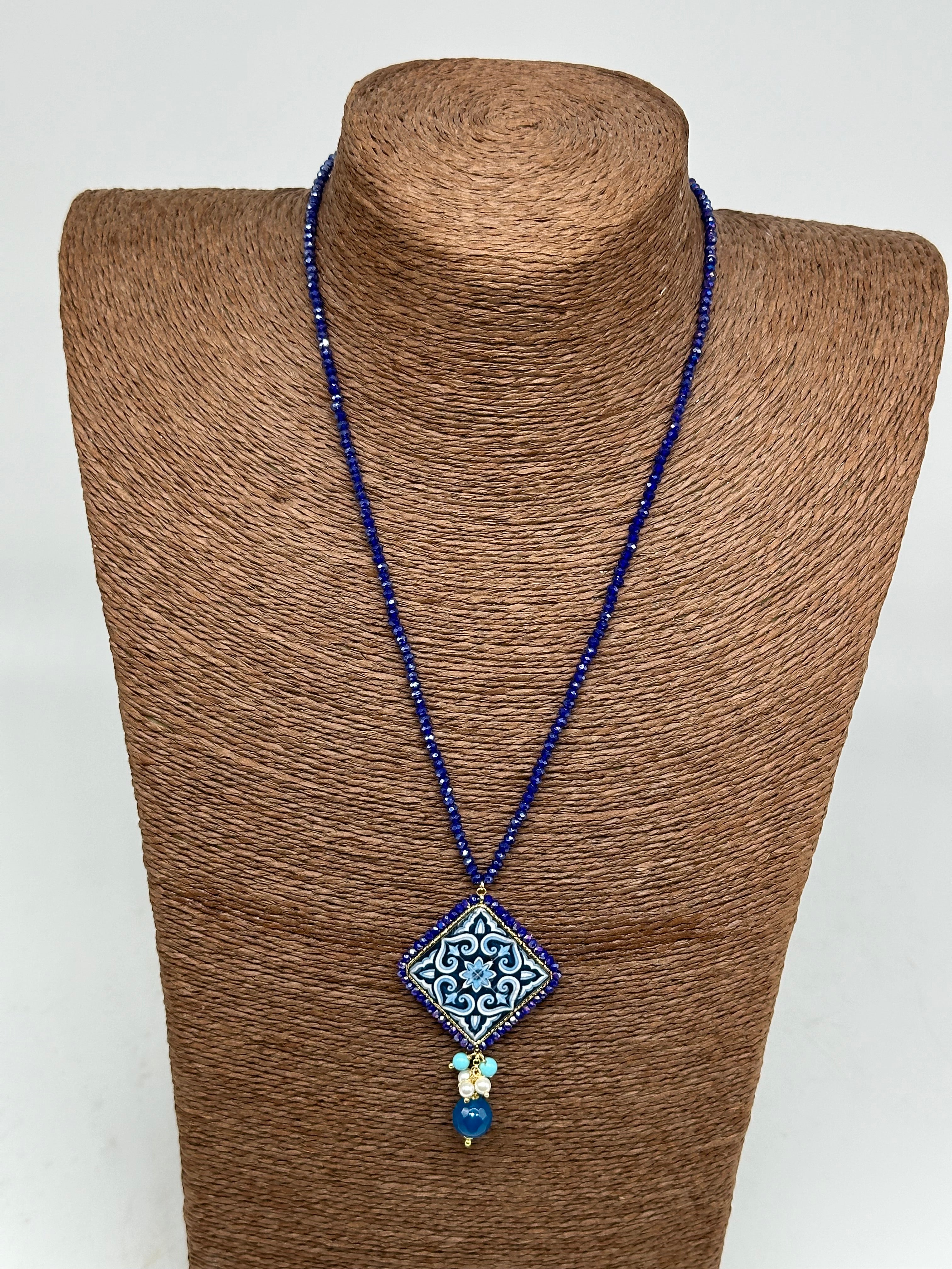 Collana Piastrella Ceramica Caltagirone Decoro Barocco Blu catena perline blu V.1 - BIJOUX