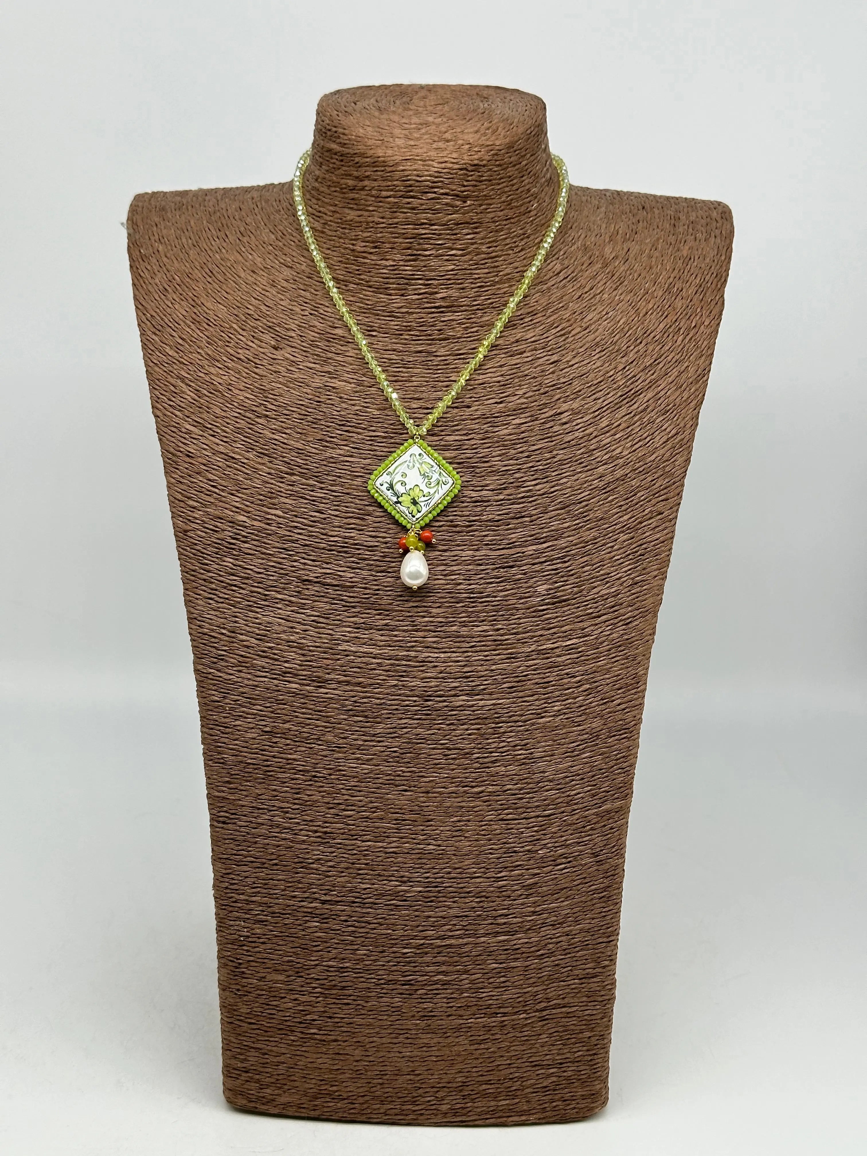 Collana Piastrella Ceramica Caltagirone Decoro Barocco, catena perline verde limone DD CERAMICHE SICILIANE