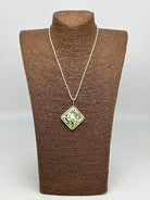 Collana Piastrella Ceramica Caltagirone Decoro Barocco Verde catena perline bianche - COLLANA