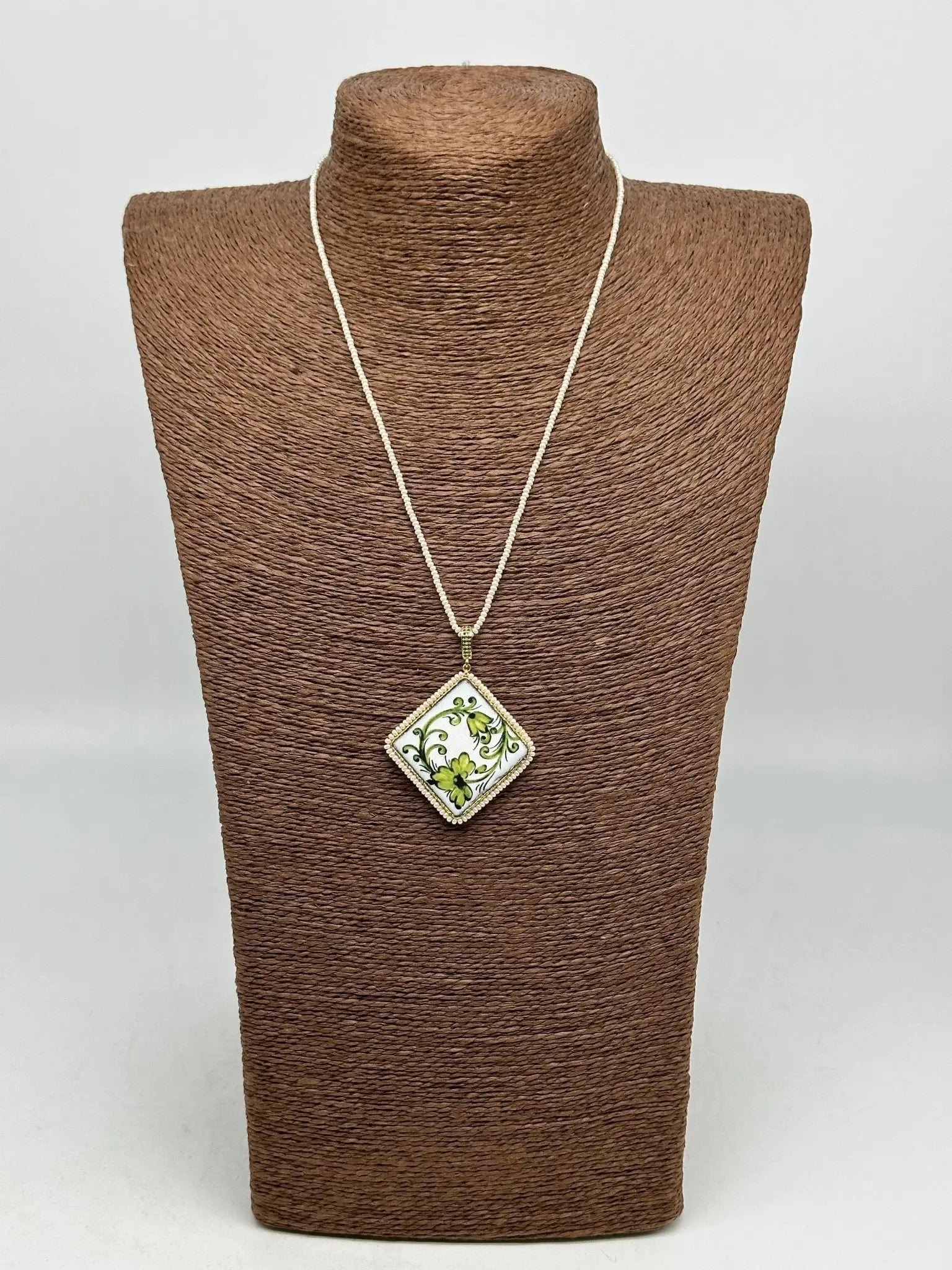 Collana Piastrella Ceramica Caltagirone Decoro Barocco Verde catena perline bianche - COLLANA