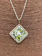 Collana Piastrella Ceramica Caltagirone Decoro Barocco Verde catena perline bianche - COLLANA