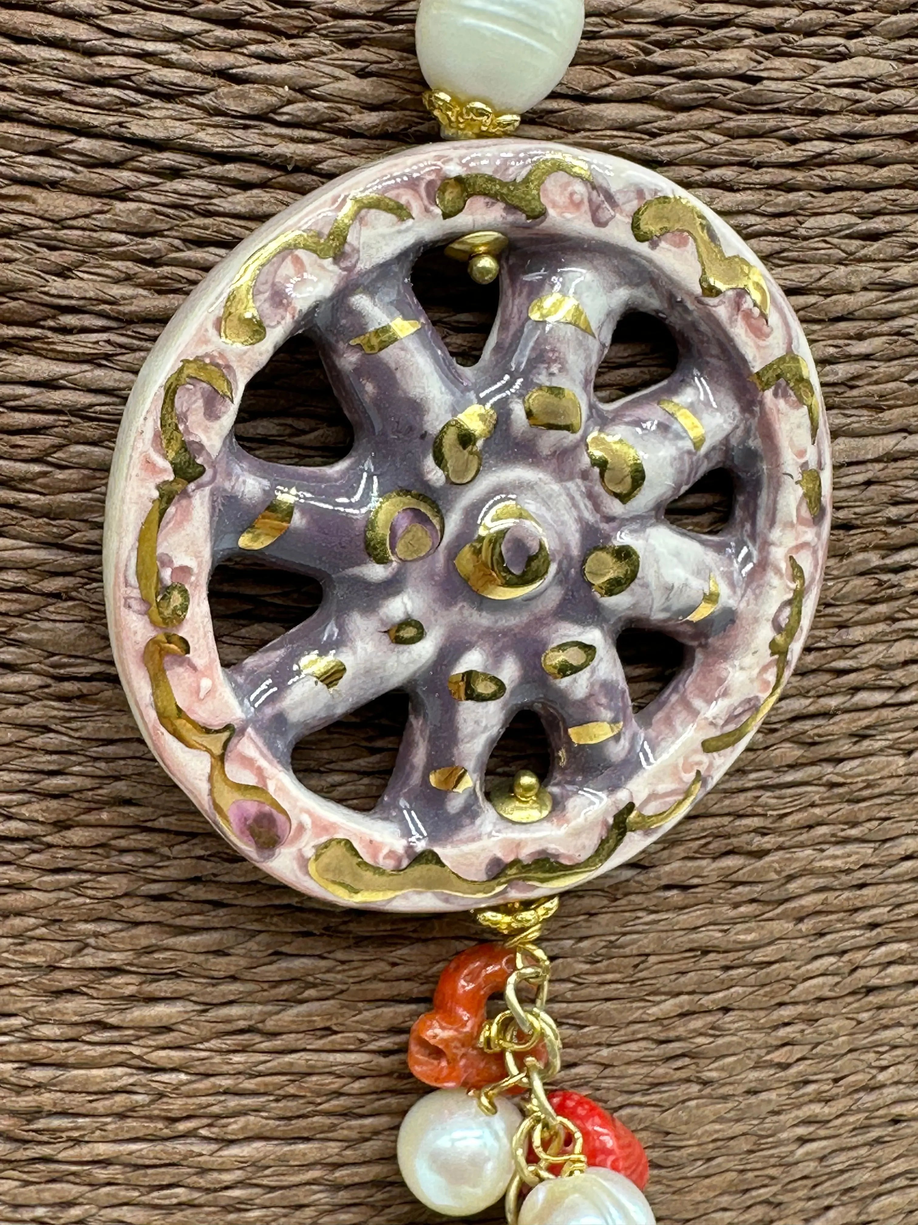 Collana Ruota Carretto decorata Rosa Ceramica di Caltagirone DD CERAMICHE SICILIANE
