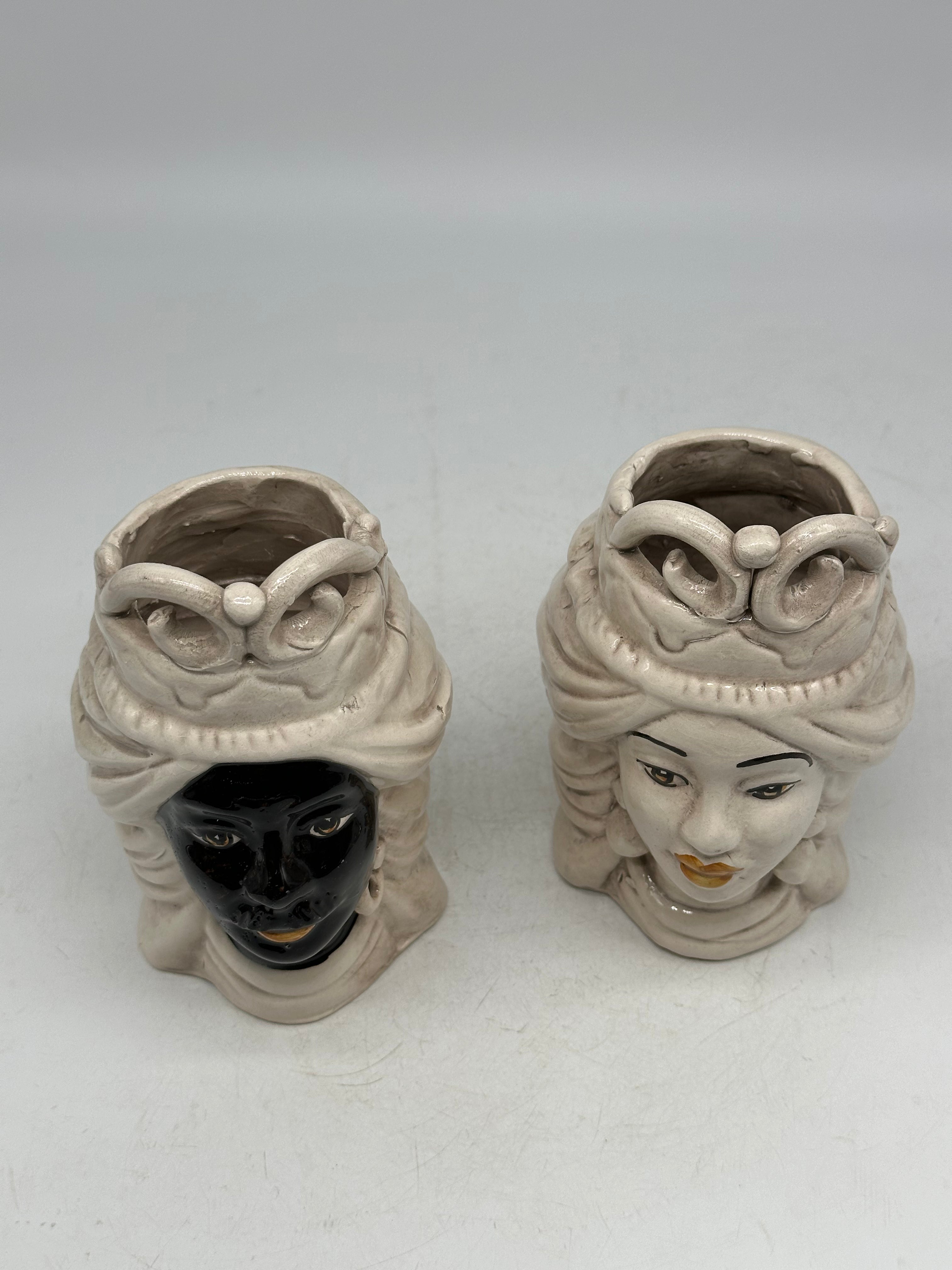 Coppia Teste di Moro Corona V.2 Ceramica Caltagirone cm H.15 L.7 Artigianale Colore Bianco con dettagli - TESTE DI MORO