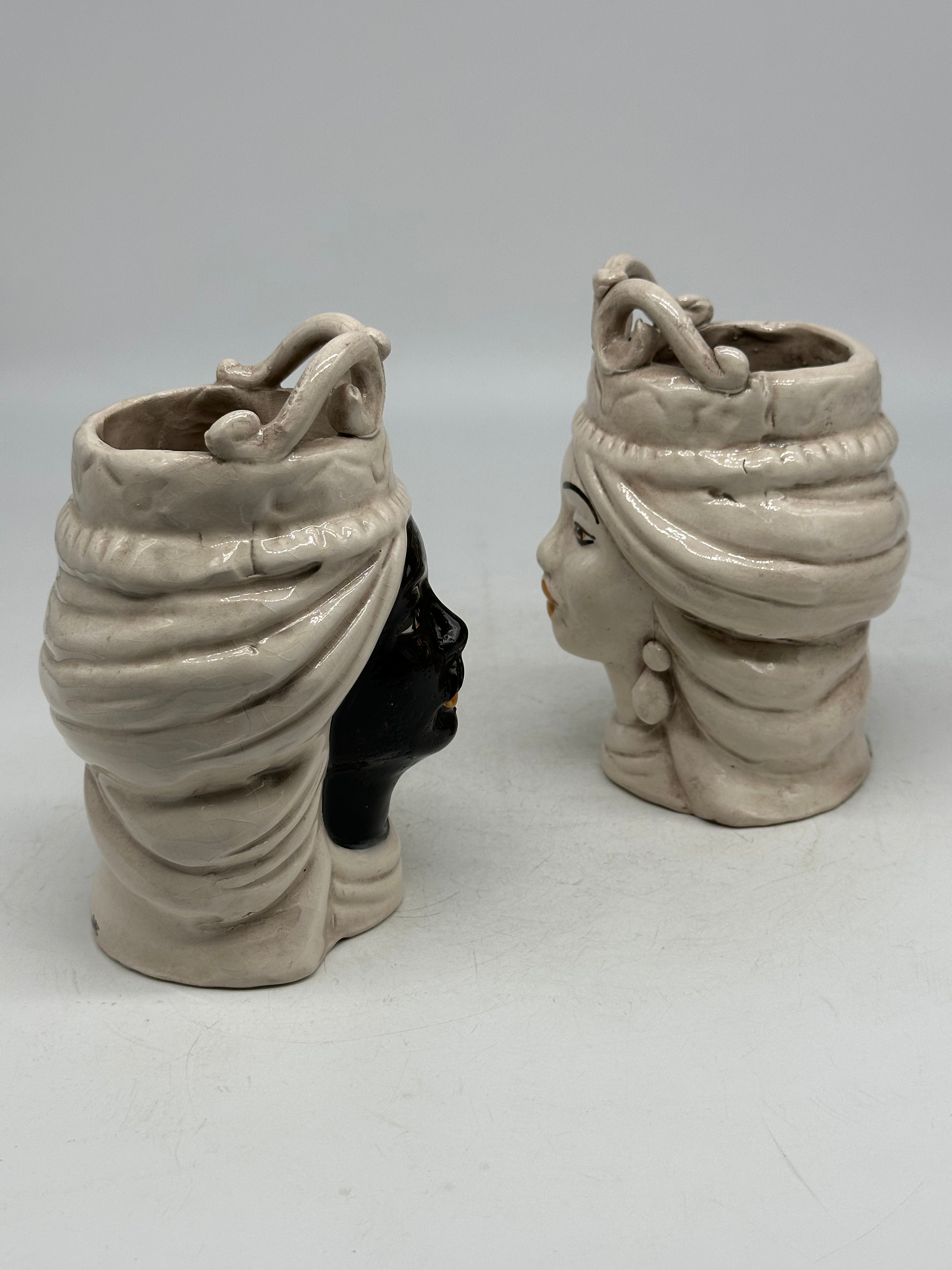 Coppia Teste di Moro Corona V.2 Ceramica Caltagirone cm H.15 L.7 Artigianale Colore Bianco con dettagli - TESTE DI MORO