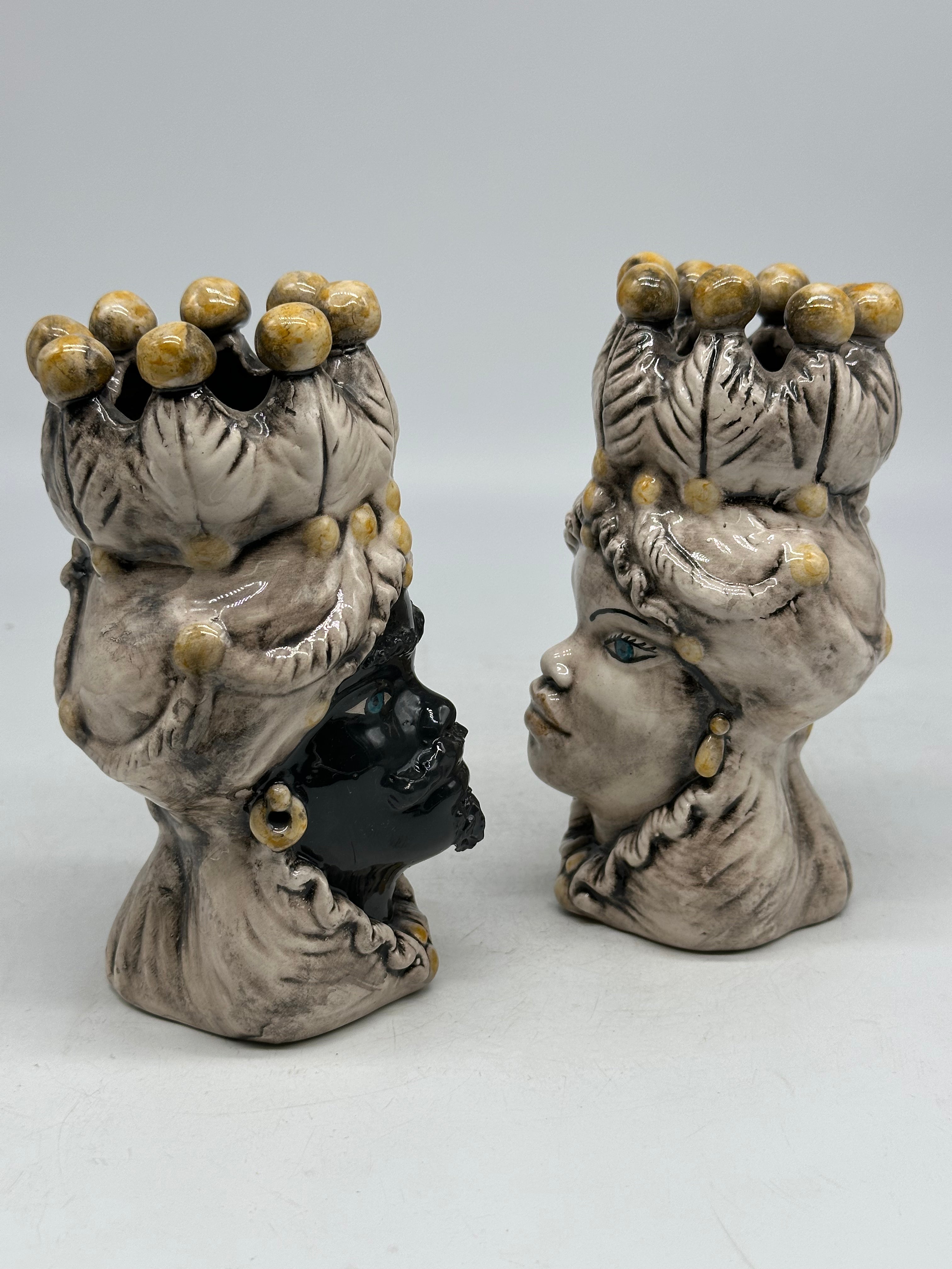 Coppia Teste di Moro Luis Ceramica Caltagirone cm H.17 L.9 Artigianale Beige Sfere Giallo - TESTE DI MORO