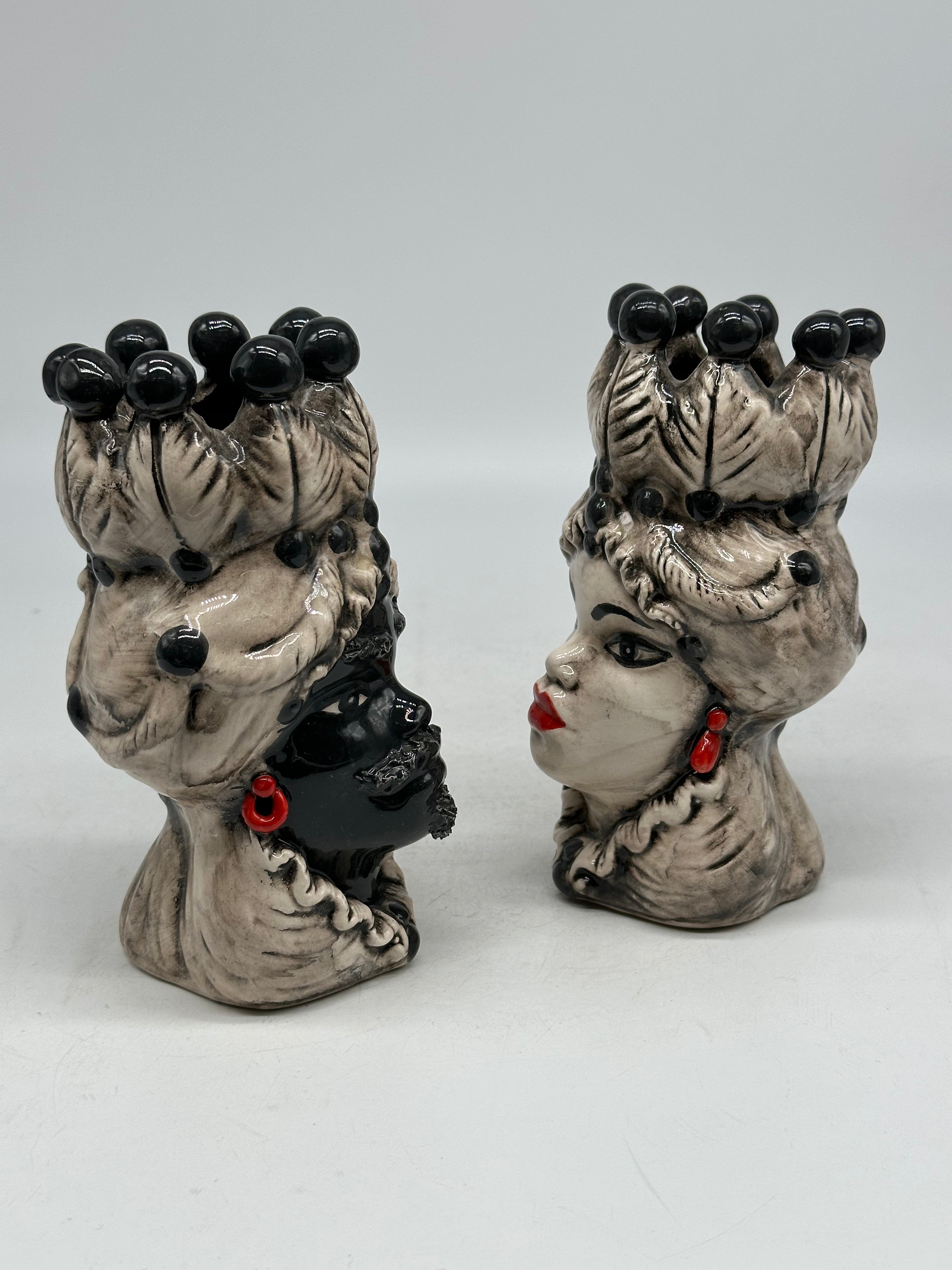 Coppia Teste di Moro Luis Ceramica Caltagirone cm H.17 L.9 Artigianale Beige Sfere Nero - TESTE DI MORO