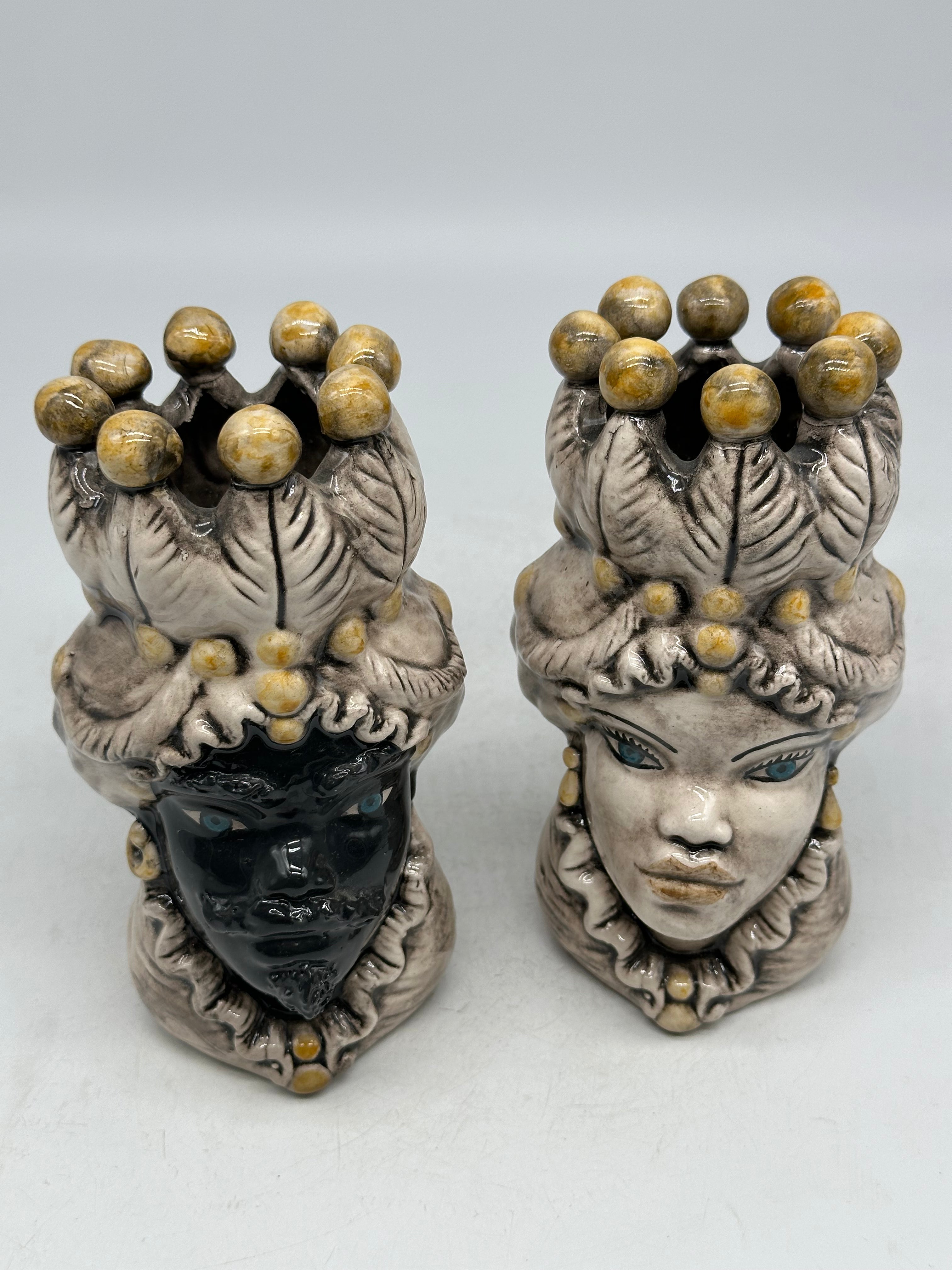 Coppia Teste di Moro Luis Ceramica Caltagirone cm H.17 L.9 Artigianale Beige Sfere Giallo - TESTE DI MORO