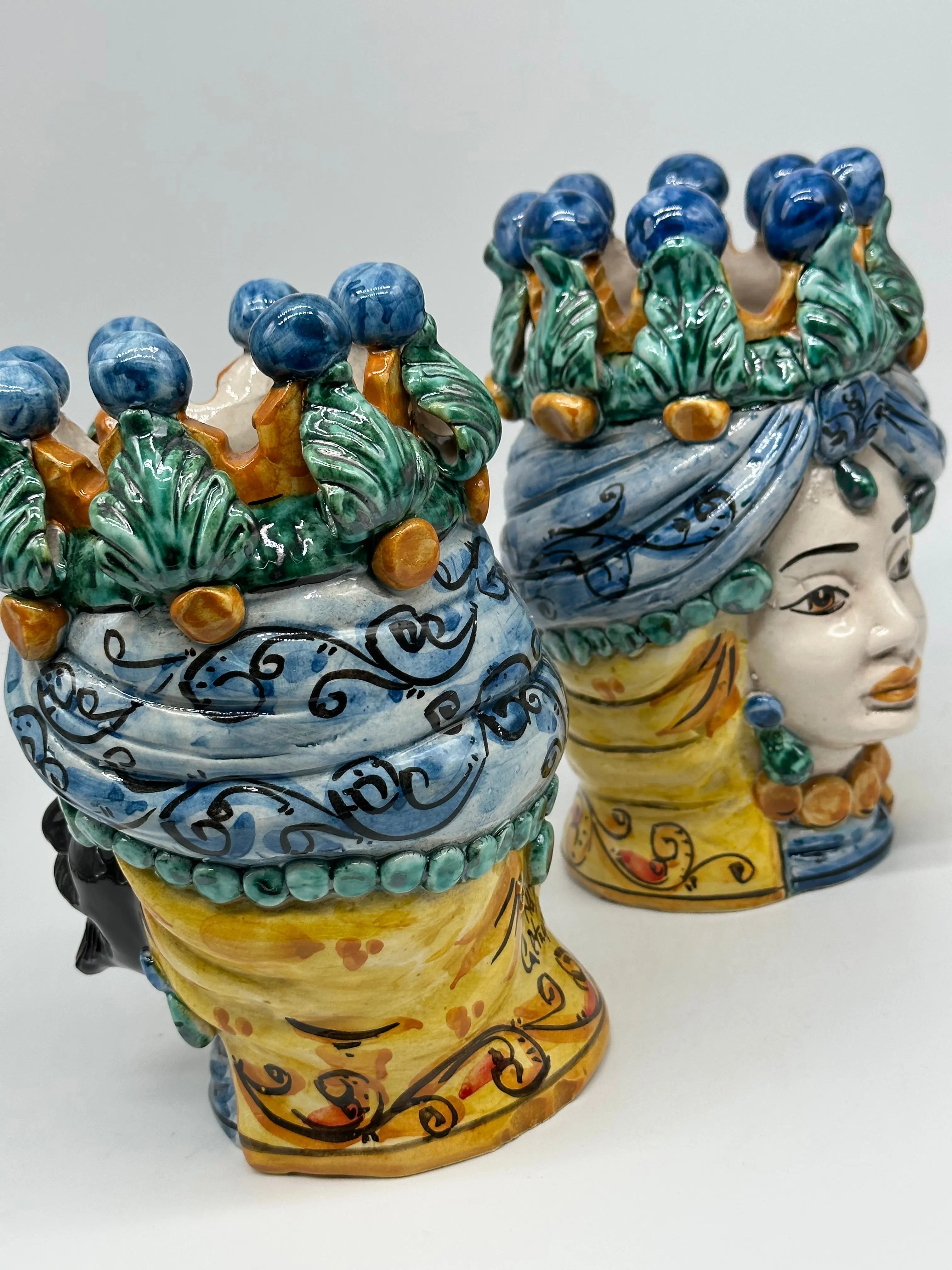 Coppia Teste di Moro Seicento Ceramica Caltagirone cm H.20 L.12 Artigianale VARI COLORI DD CERAMICHE SICILIANE