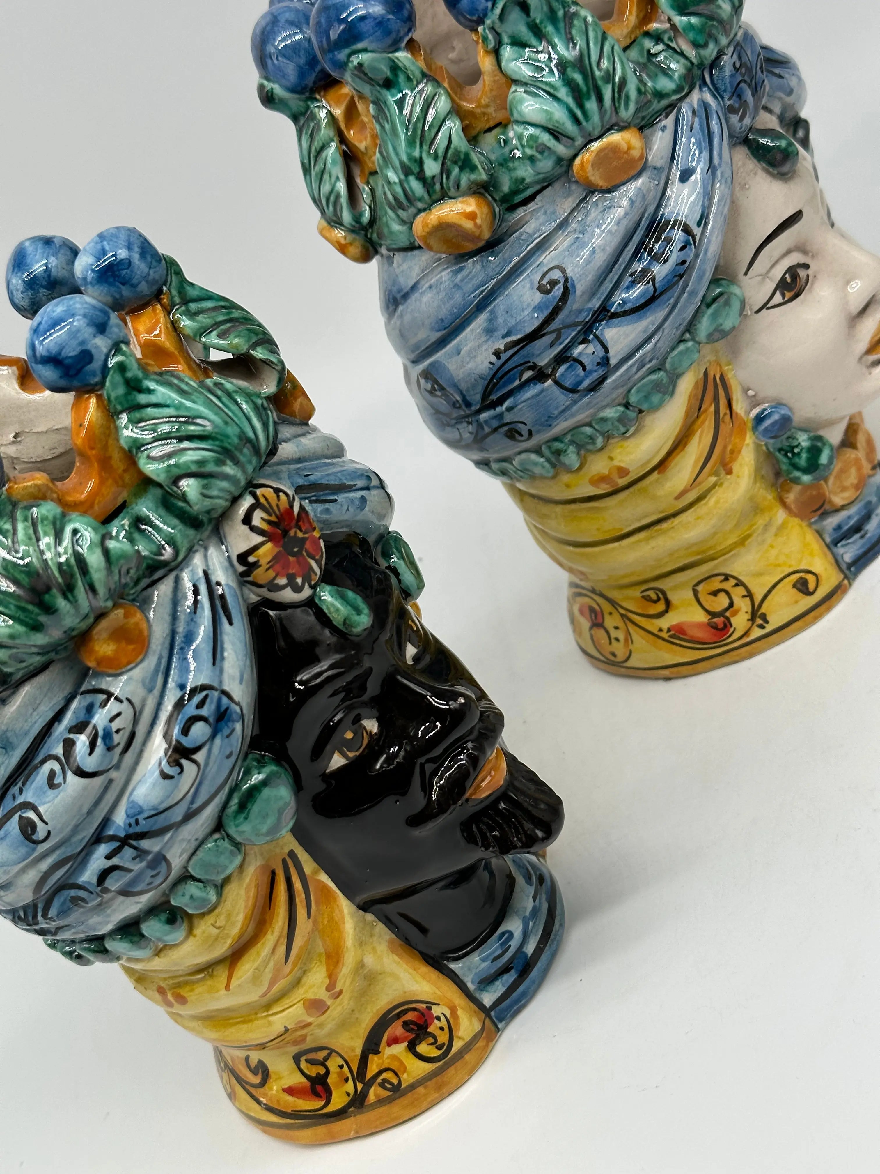 Coppia Teste di Moro Seicento Ceramica Caltagirone cm H.20 L.12 Artigianale VARI COLORI DD CERAMICHE SICILIANE