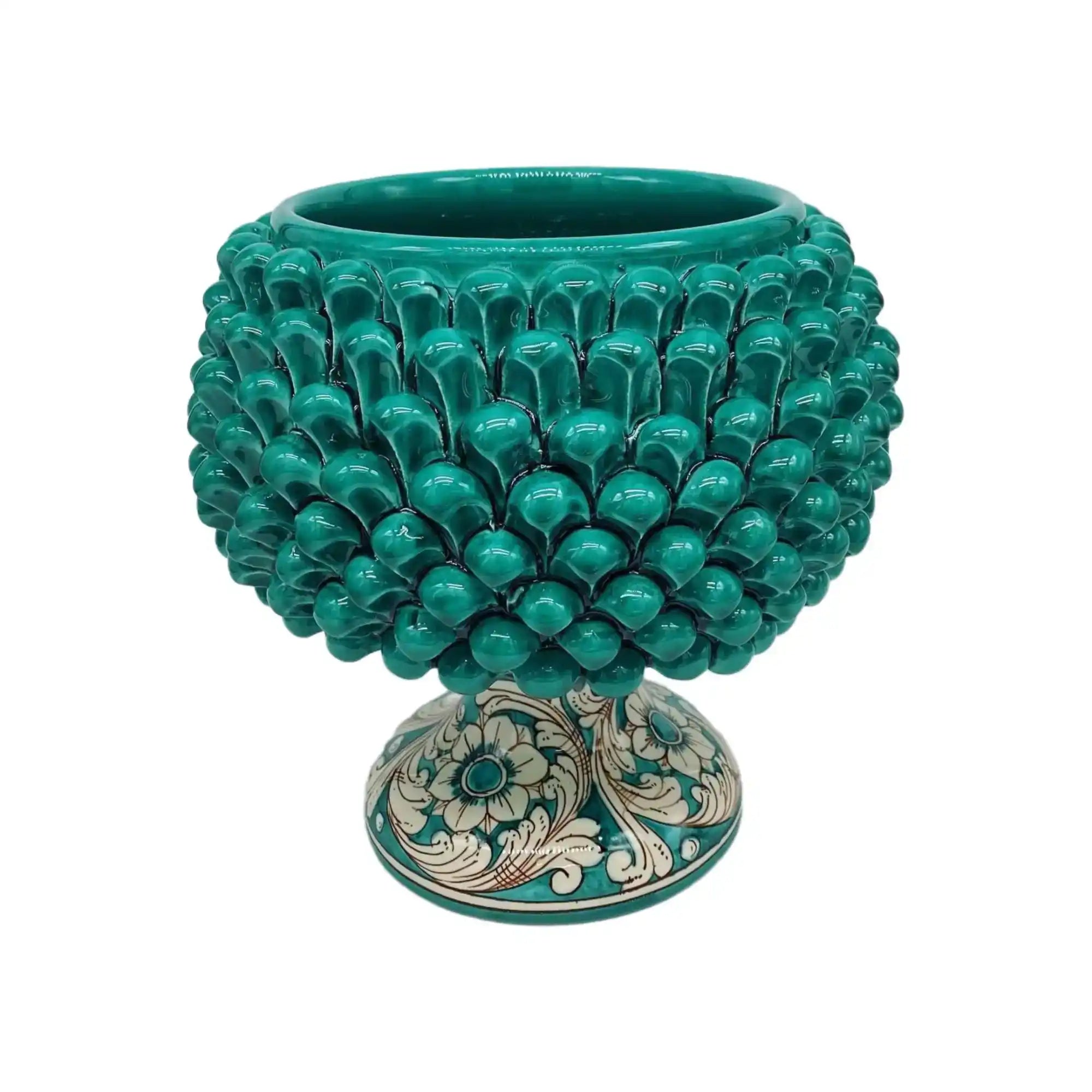 Ciotola di ceramica teal ornate con un motivo testurizzato simile a un cono di pino e una base floreale decorativa.