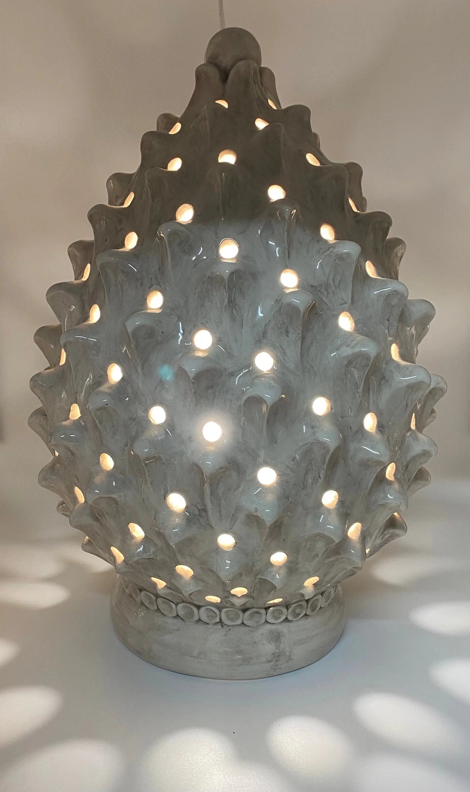 Lampada Pigna traforata Ceramica Caltagirone cm H.47 L.30 Artigianale Ghiaccio DD CERAMICHE SICILIANE
