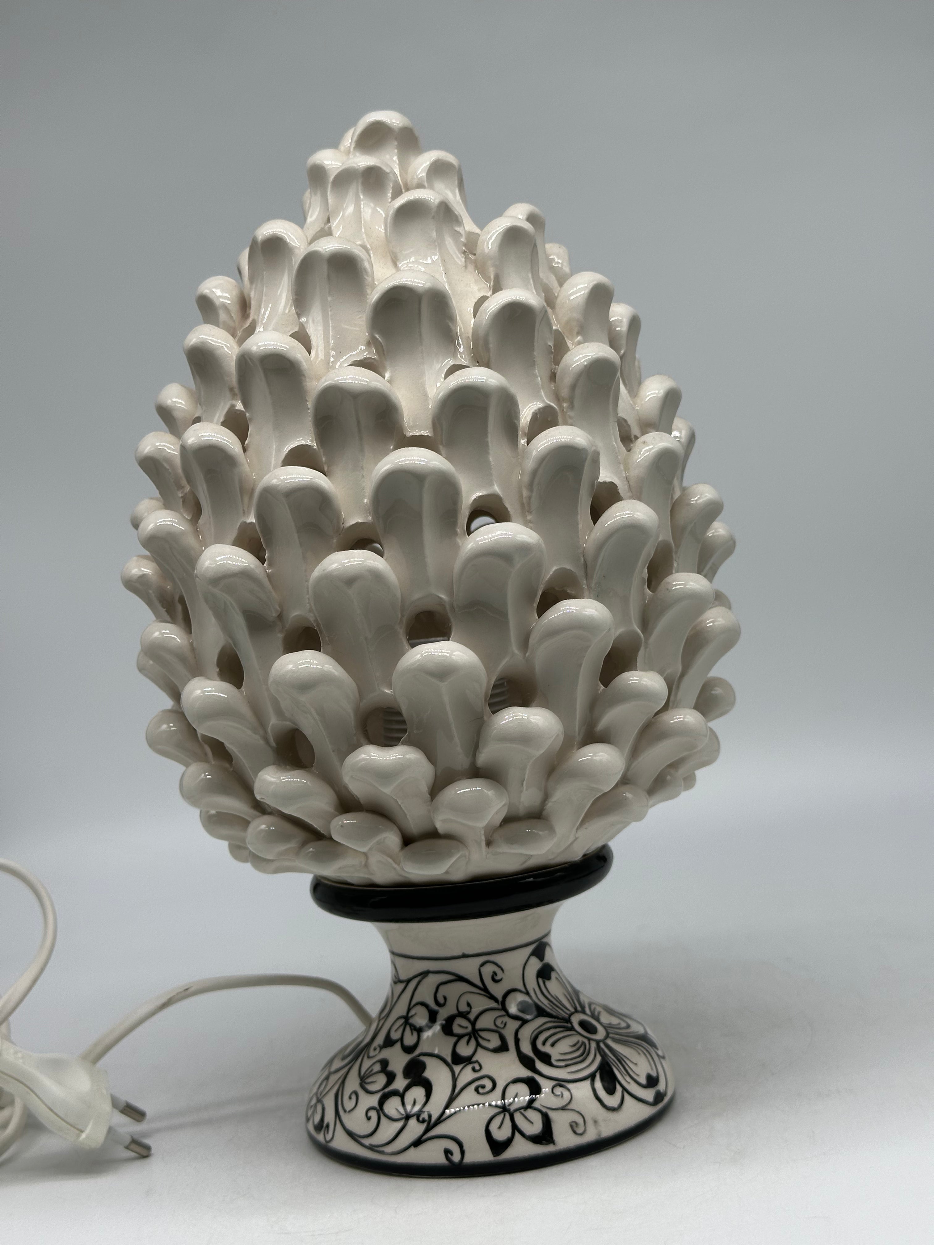 FINE SERIE - Lampada Pigna traforata Ceramica Caltagirone cm H.30 L.20 Artigianale Bianco Base Decorata - LAMPADE