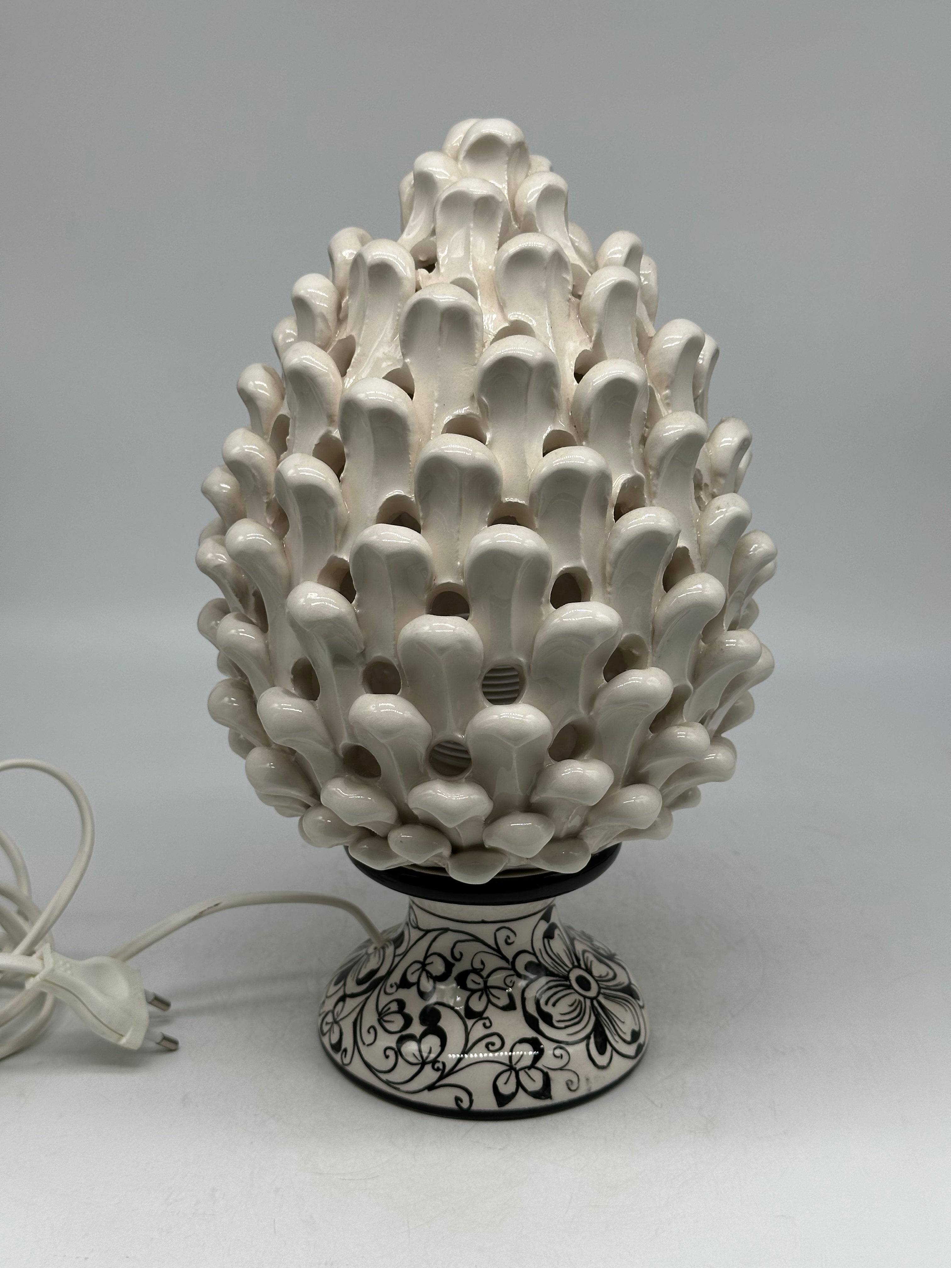 FINE SERIE - Lampada Pigna traforata Ceramica Caltagirone cm H.30 L.20 Artigianale Bianco Base Decorata - LAMPADE