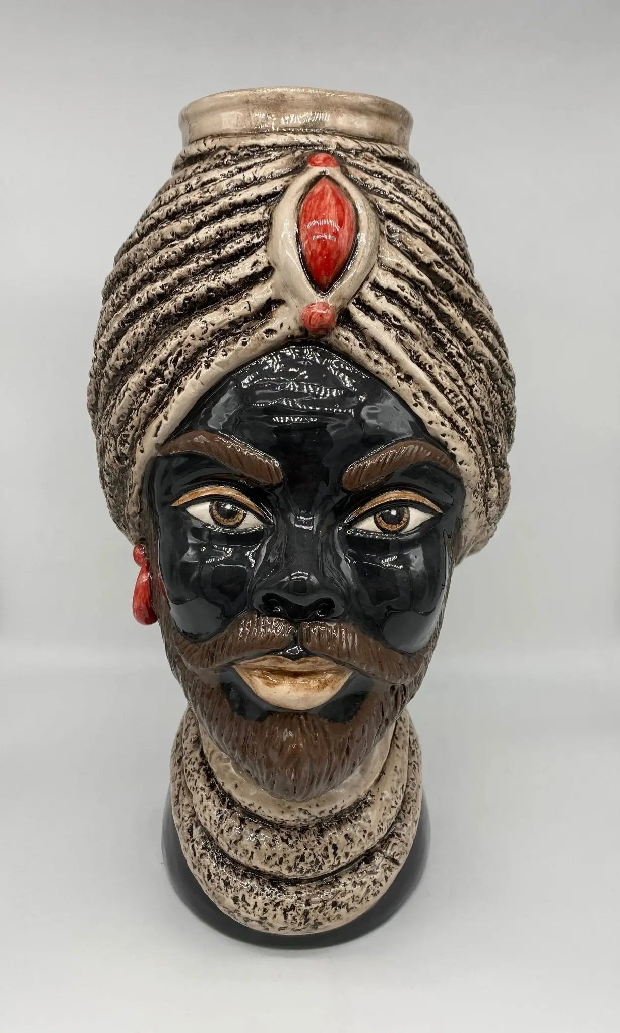 FINE SERIE - Testa di Moro Uomo Demetra Ceramica Caltagirone cm H.40 L.22 Artigianale Écru Rosso DD CERAMICHE SICILIANE