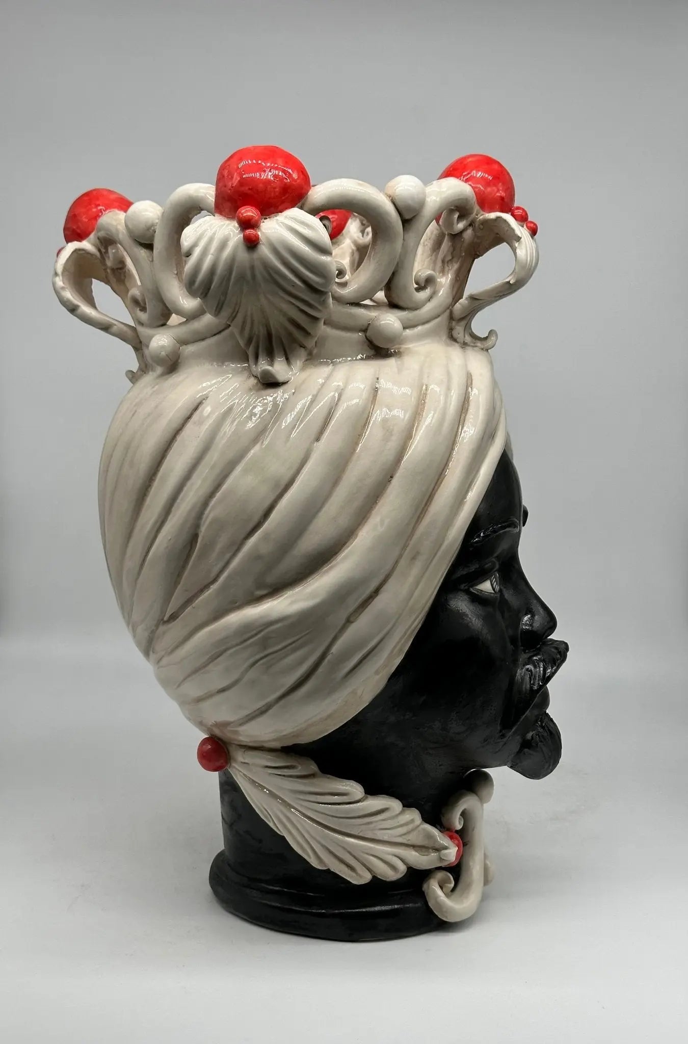 FINE SERIE - Teste di Moro Diana Ceramica Caltagirone cm H.40 L.25 Artigianale Écru Sfere Rosso - TESTA DI MORO
