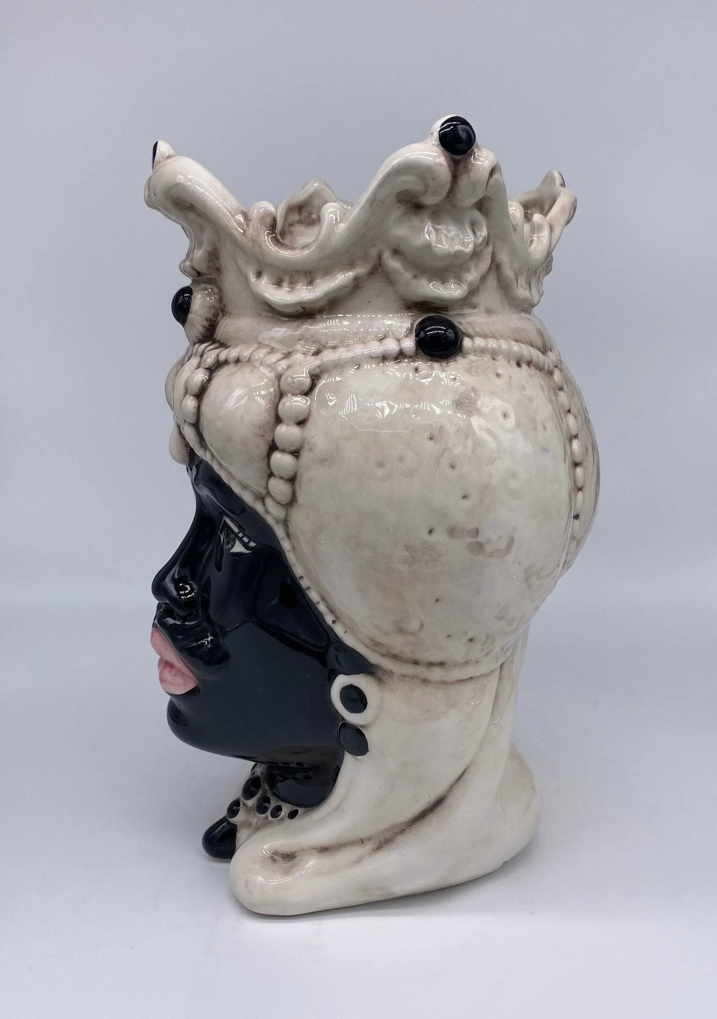 Teste di Moro Emiro Ceramica Caltagirone cm H.30 L.18 Artigianale Écru Sfere Nero - DD CERAMICHE SICILIANE