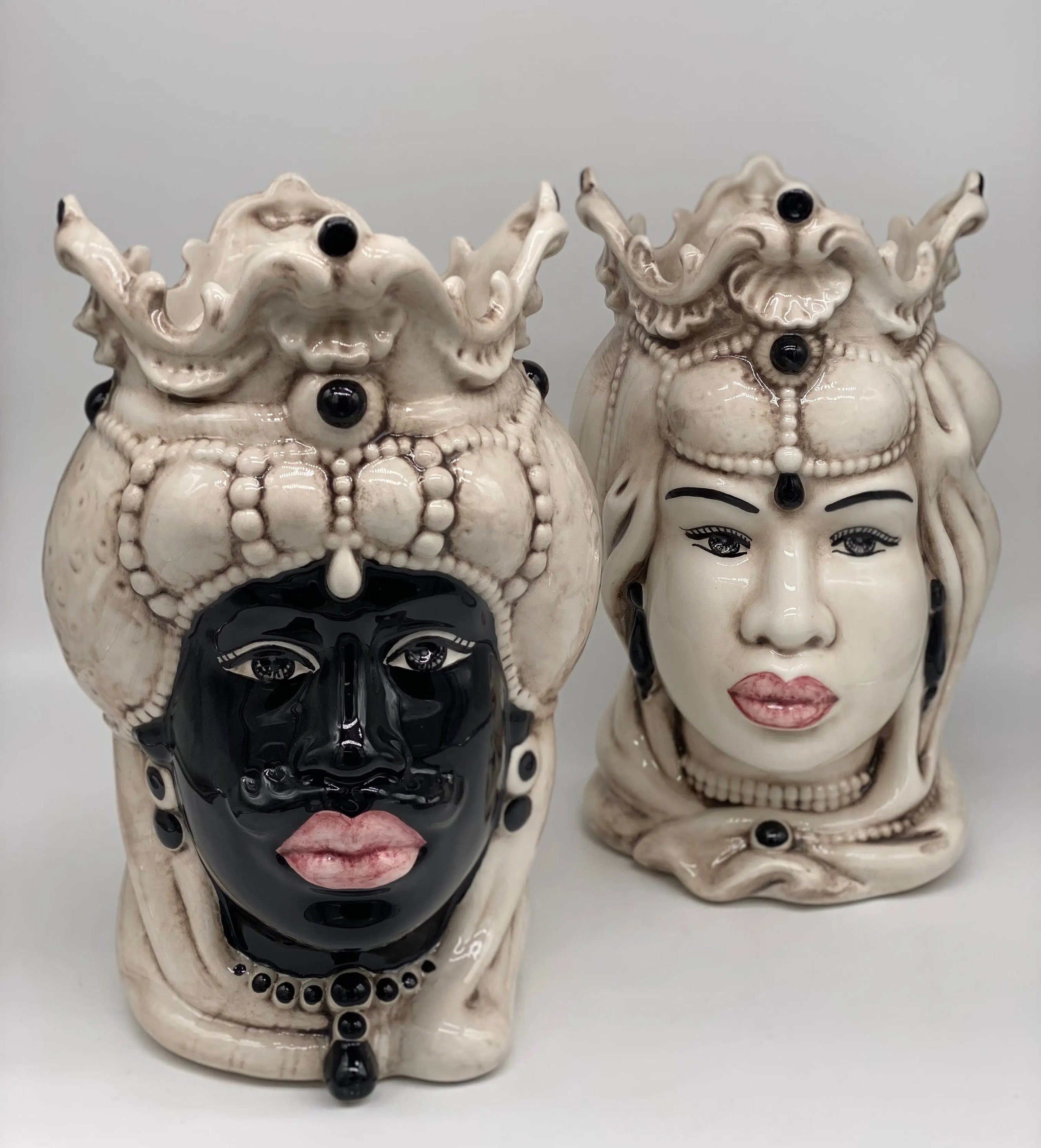 Teste di Moro Emiro Ceramica Caltagirone cm H.30 L.18 Artigianale Écru Sfere Nero DD CERAMICHE SICILIANE