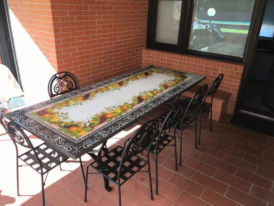 Frutta Rettangolare Bordeaux Scontornata – Tavolo in Pietra Lavica Decorata - TAVOLI