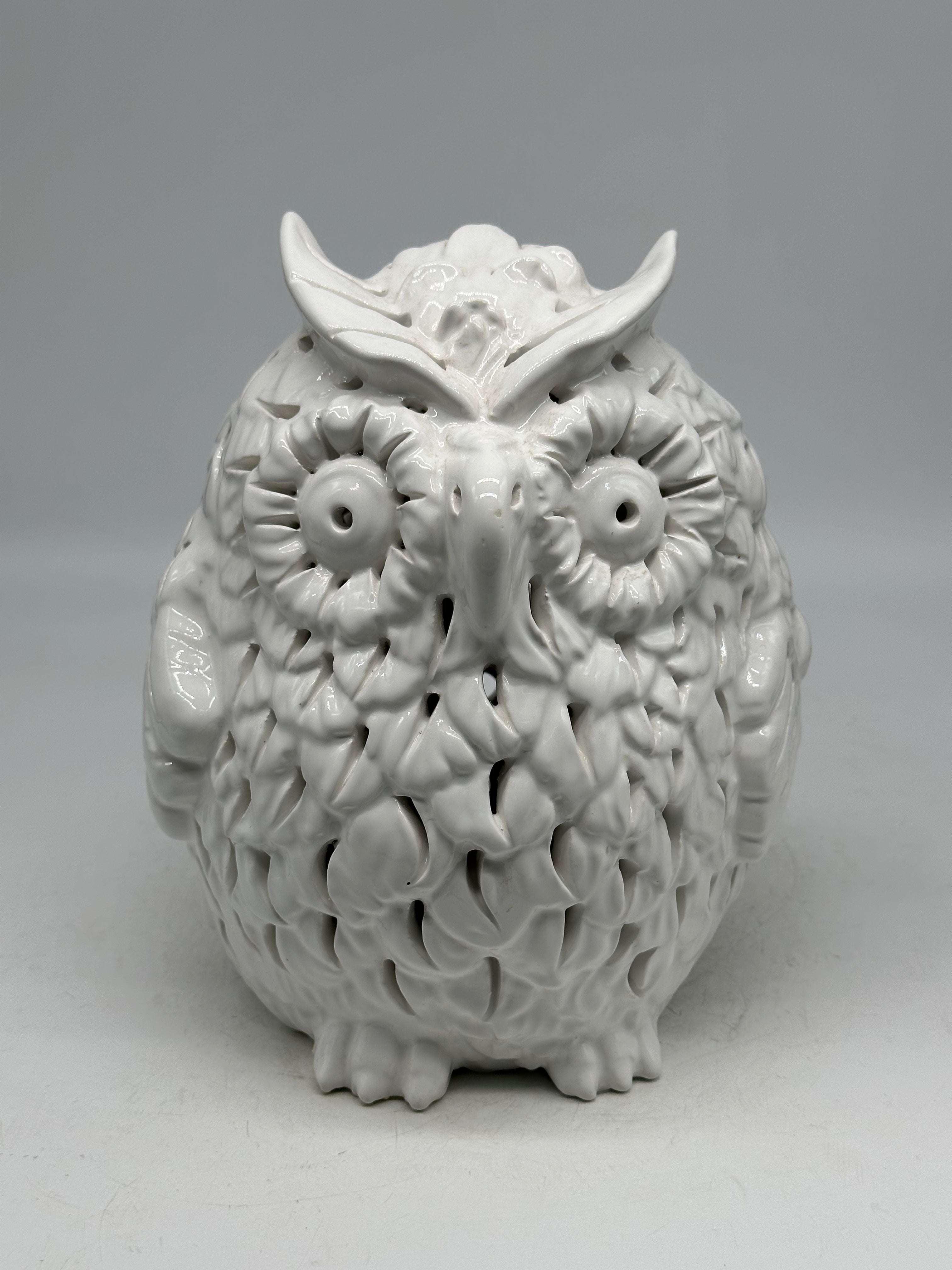 Gufo Traforato Ceramica Caltagirone cm H.24 L.18 Artigianale Bianco - OGGETTISTICA