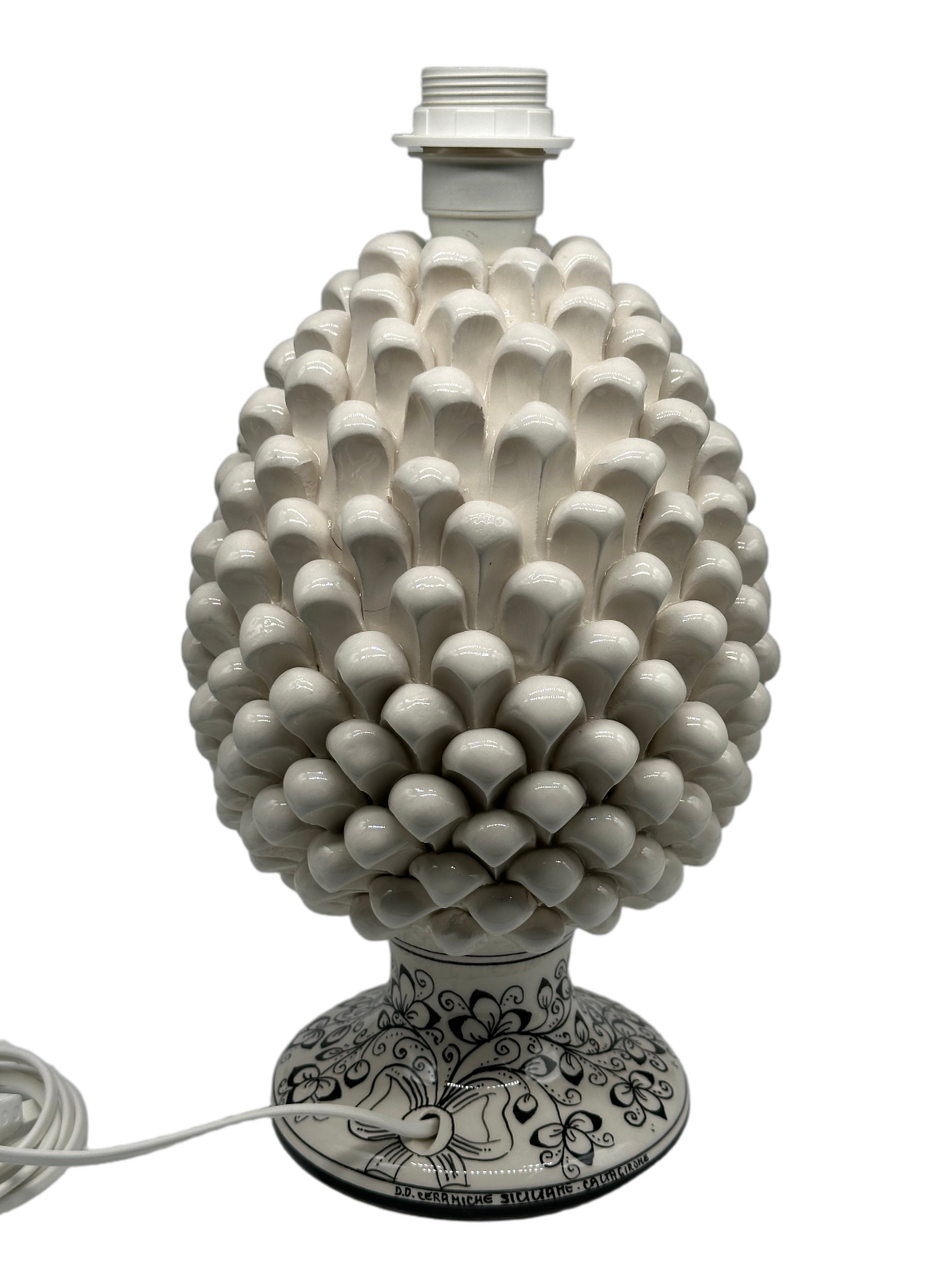 Lampada Pigna Ceramica Caltagirone cm H.30 Artigianale Bianco Base Decorata DD CERAMICHE SICILIANE