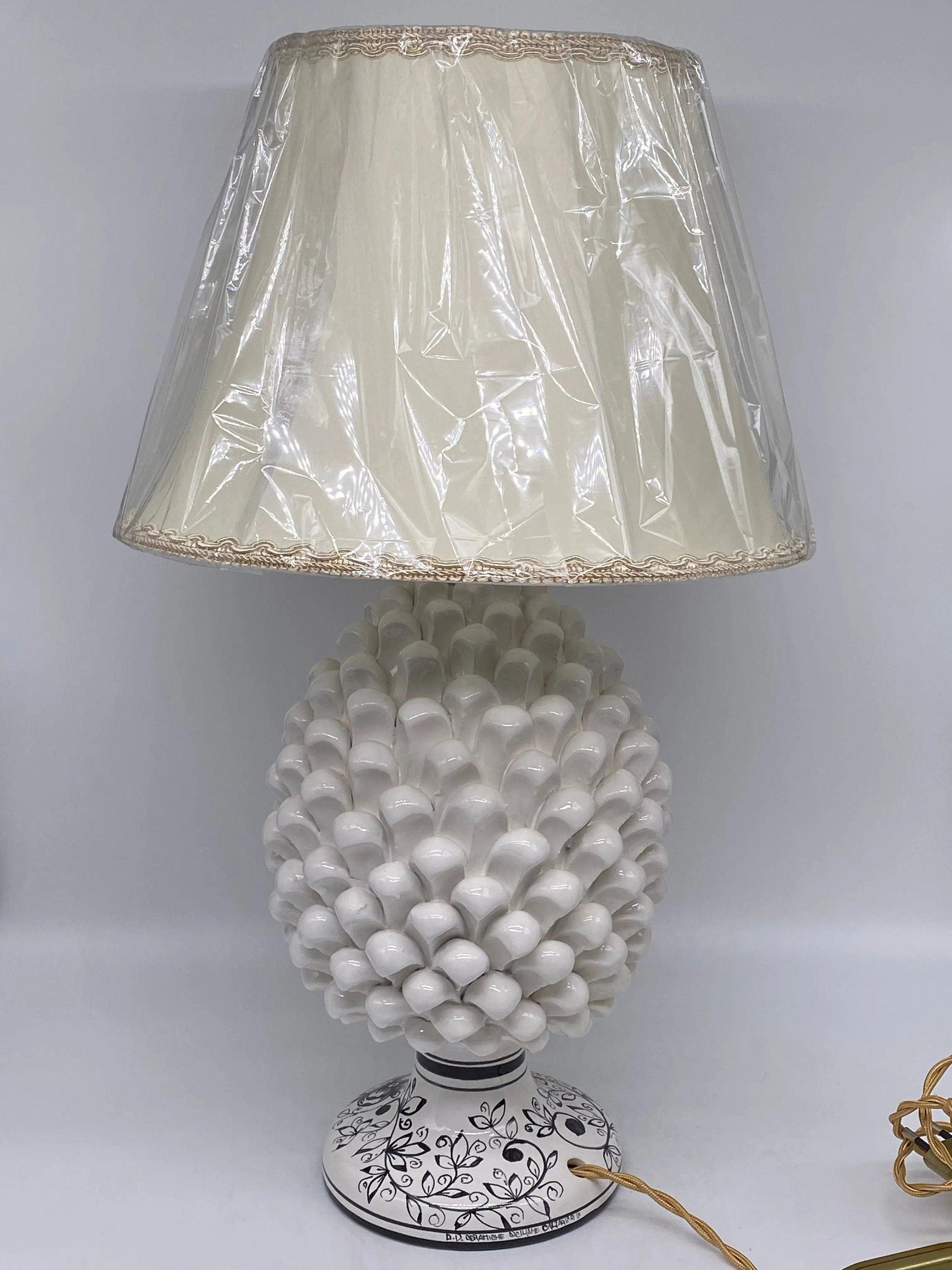Lampada Pigna Ceramica Caltagirone cm H.30 Artigianale Bianco Base Decorata DD CERAMICHE SICILIANE