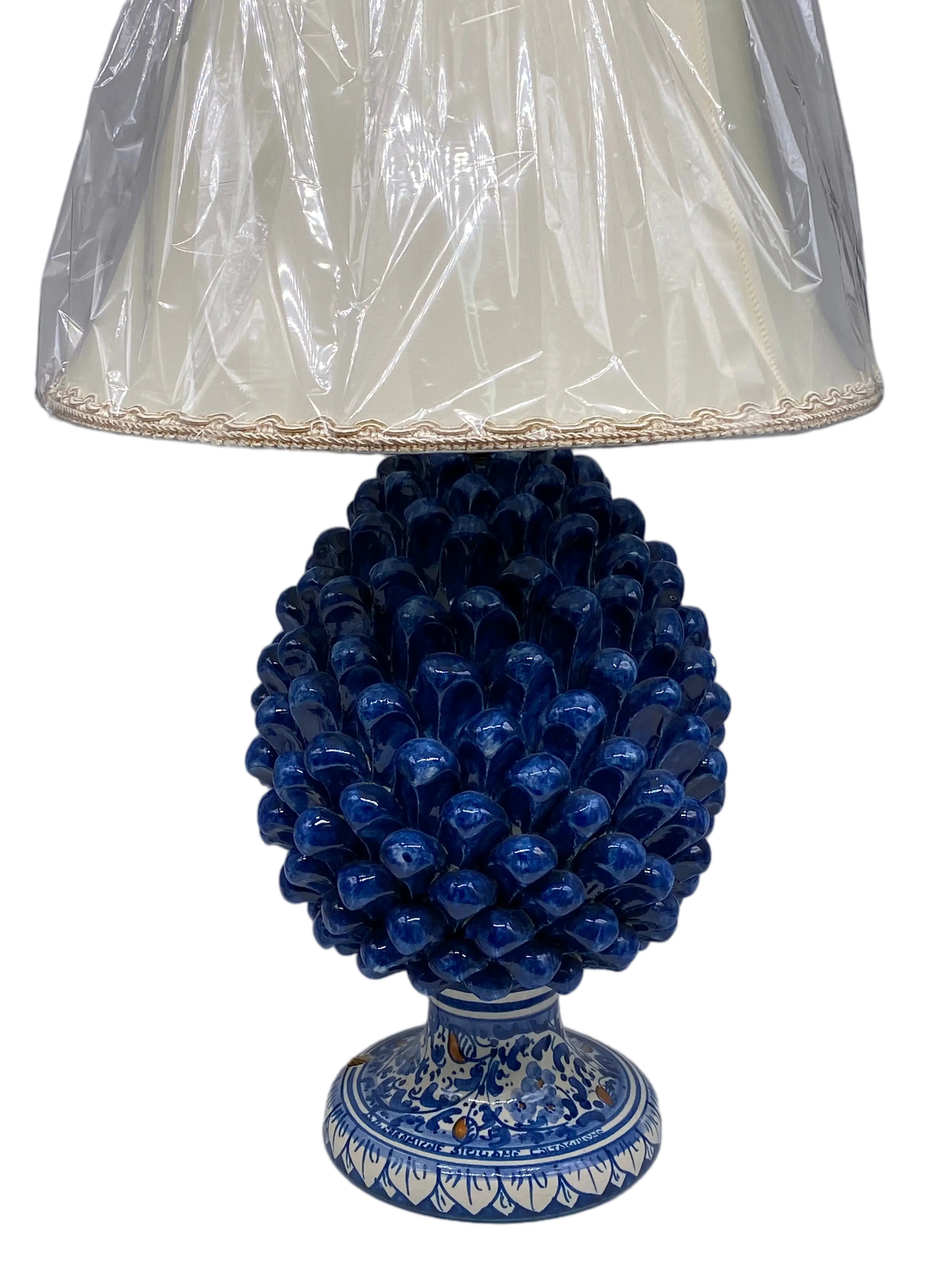 Lampada Pigna Ceramica Caltagirone cm H.30 Artigianale Blu Antico Base Decorata DD CERAMICHE SICILIANE