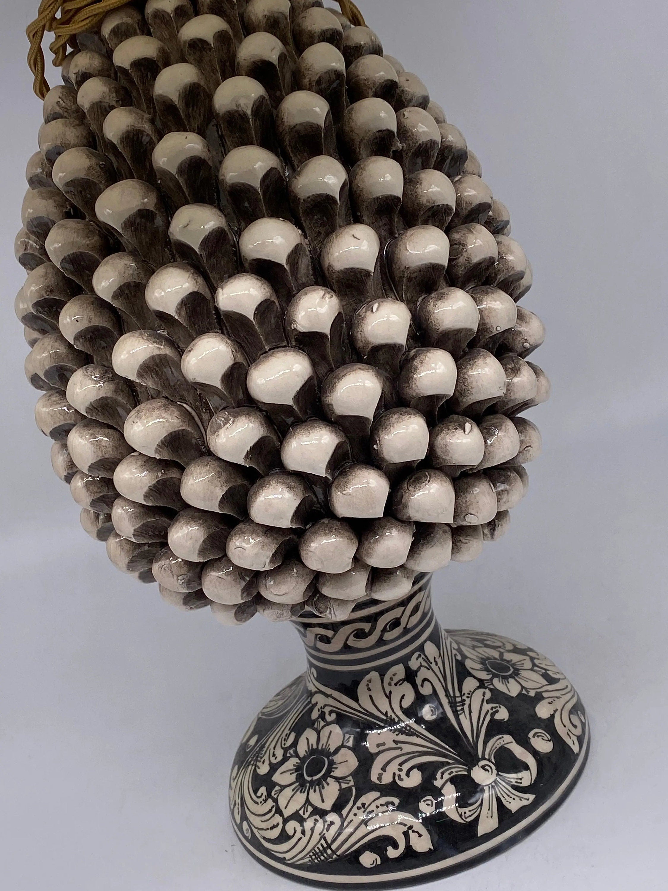 Lampada Pigna Ceramica Caltagirone cm H.30 Artigianale Écru Base Decorata DD CERAMICHE SICILIANE