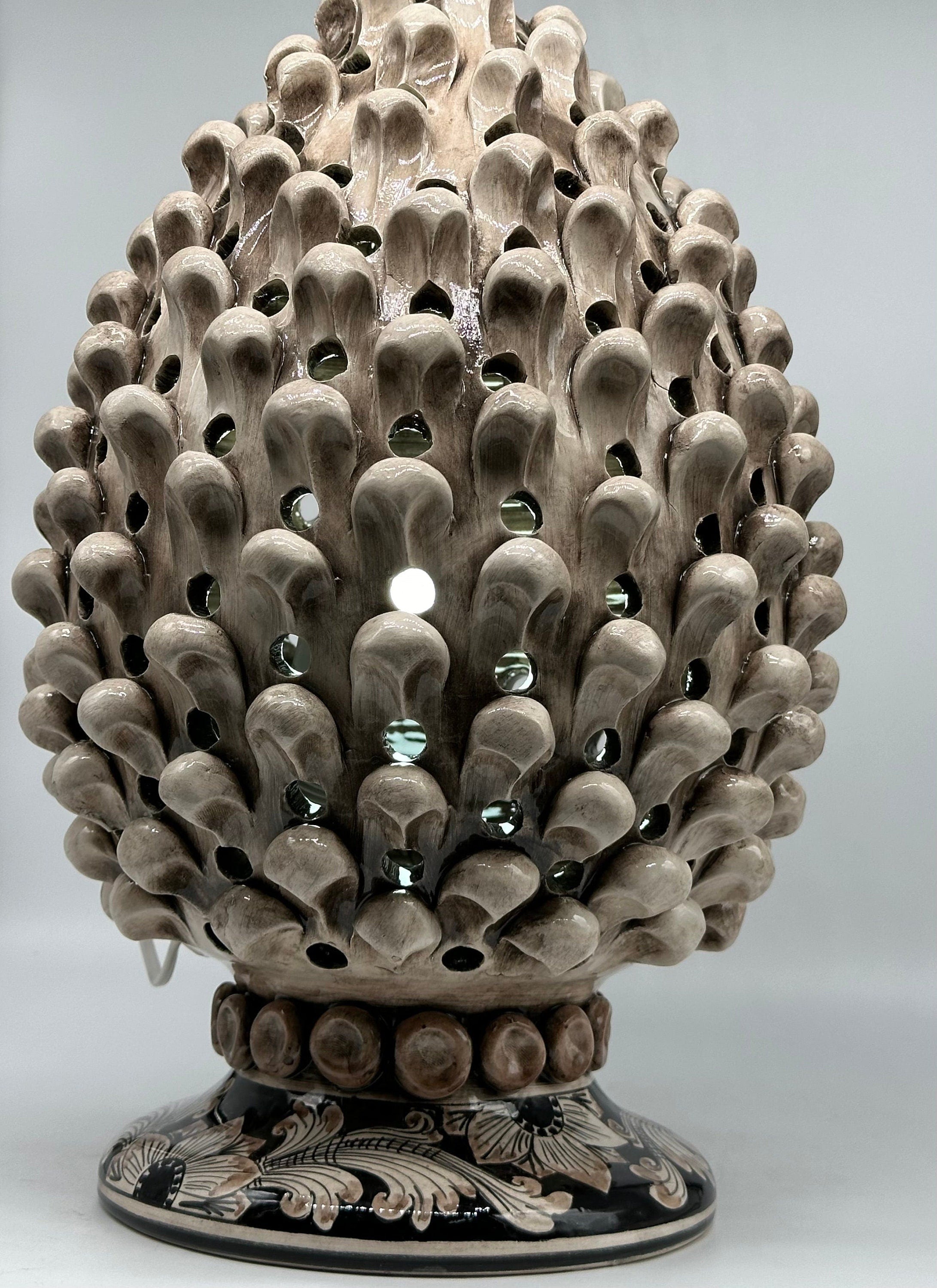 Lampada Pigna Gigante traforata Ceramica Caltagirone cm H.45 L.28 Artigianale Beige Écru Base Decorata