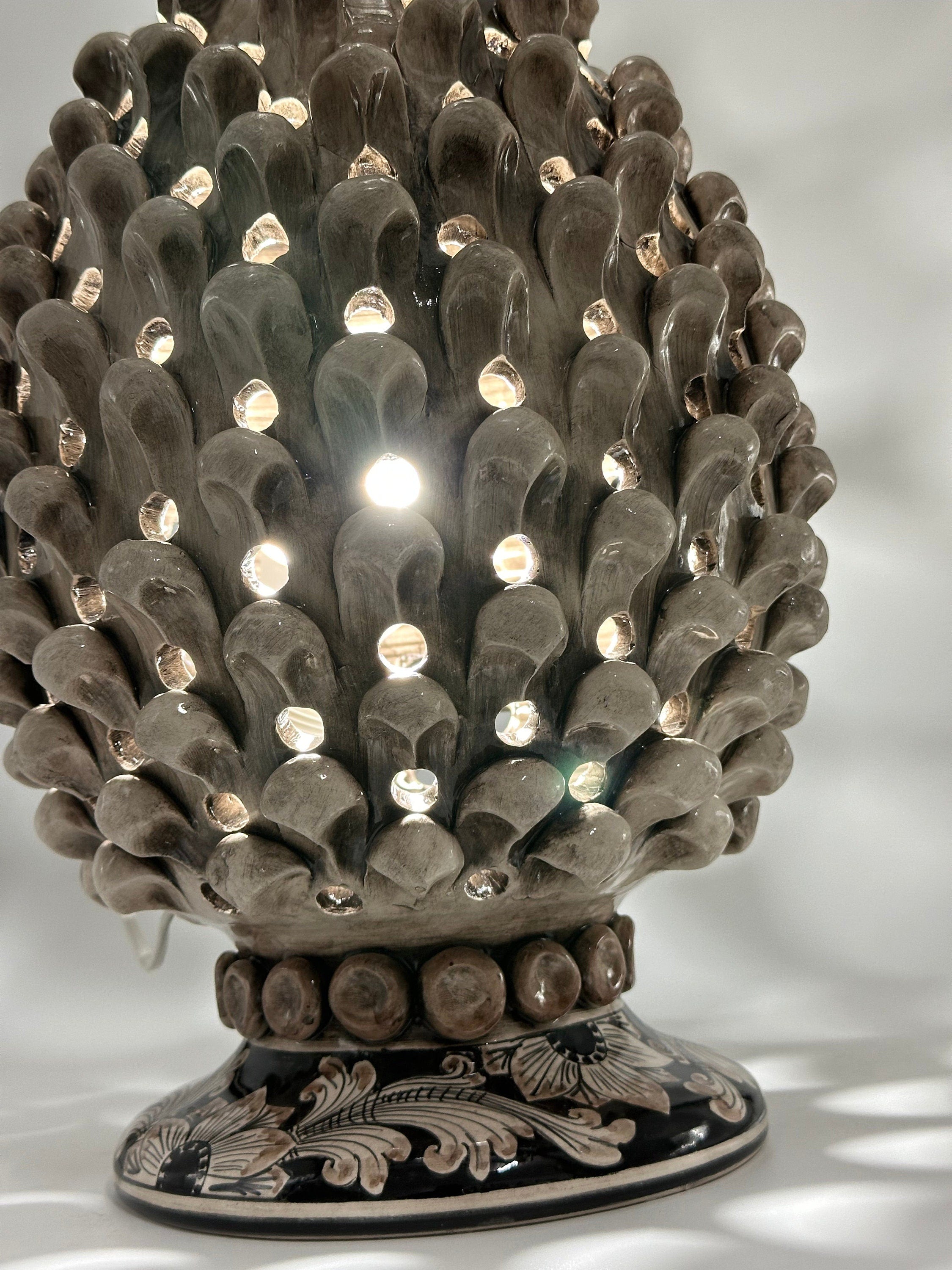 Lampada Pigna Gigante traforata Ceramica Caltagirone cm H.45 L.28 Artigianale Beige Écru Base Decorata