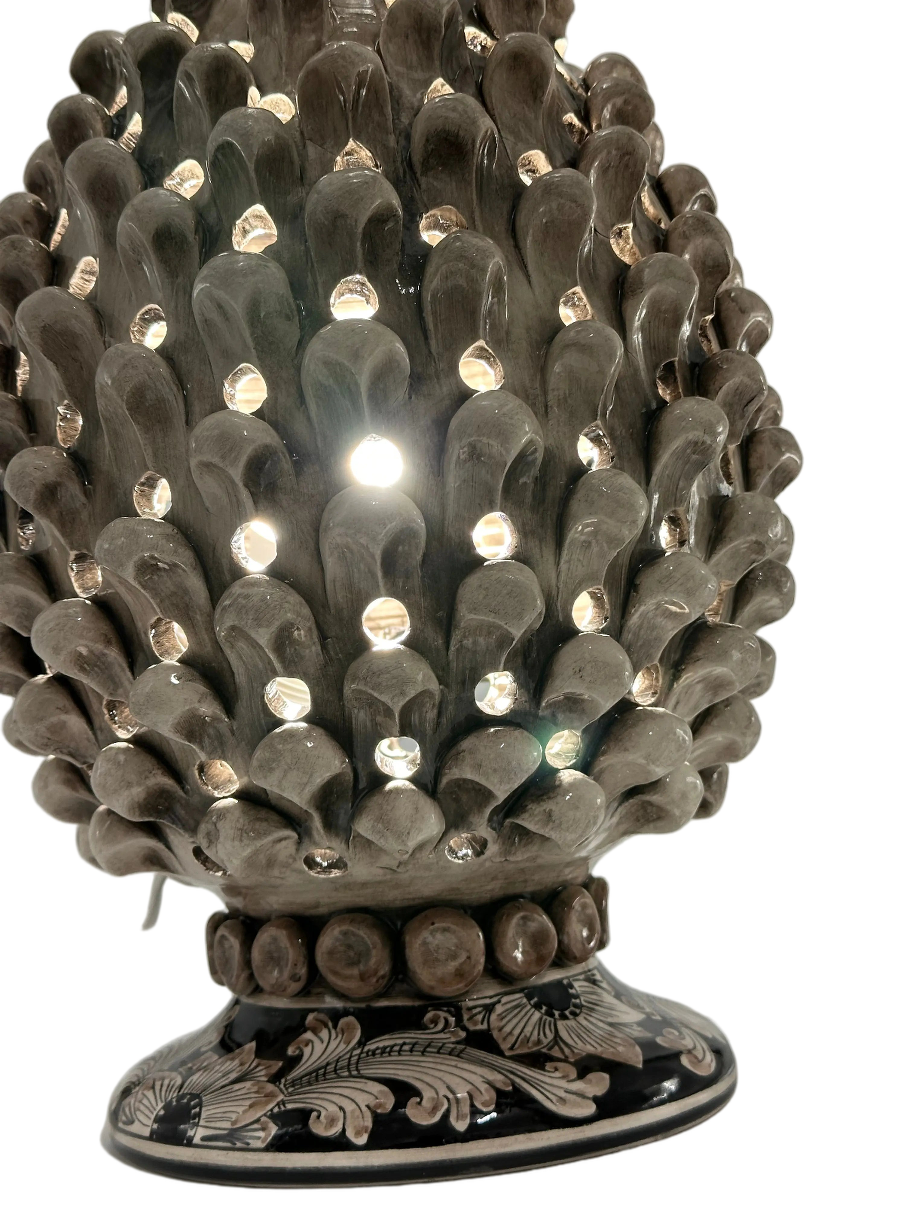 Lampada Pigna Gigante traforata Ceramica Caltagirone cm H.45 L.28 Artigianale Beige Écru Base Decorata DD CERAMICHE SICILIANE