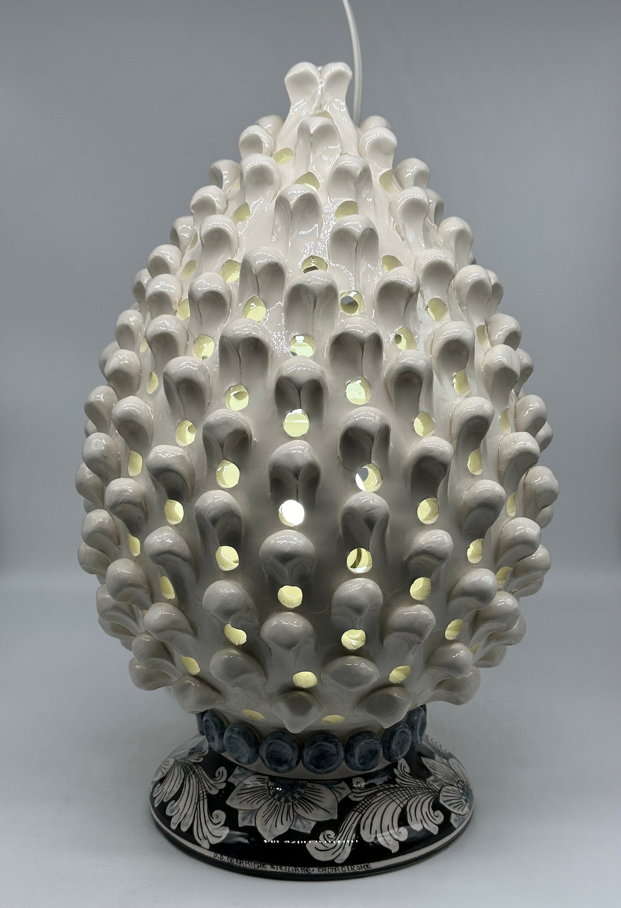 Lampada Pigna Gigante traforata Ceramica Caltagirone cm H.45 L.28 Artigianale Bianco Base Decorata