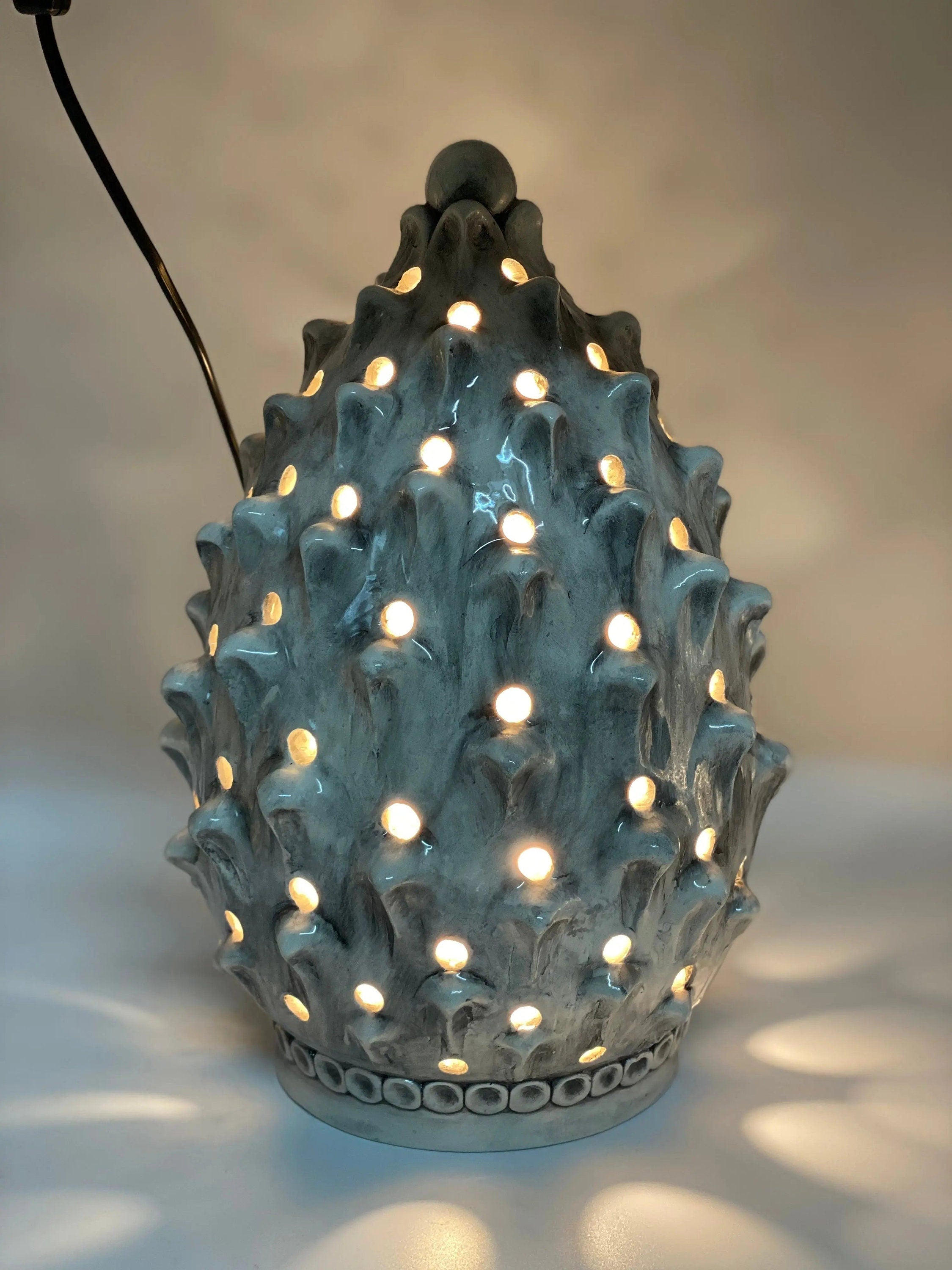 Lampada Pigna traforata Ceramica Caltagirone cm H.35 L.23 Artigianale Ghiaccio DD CERAMICHE SICILIANE