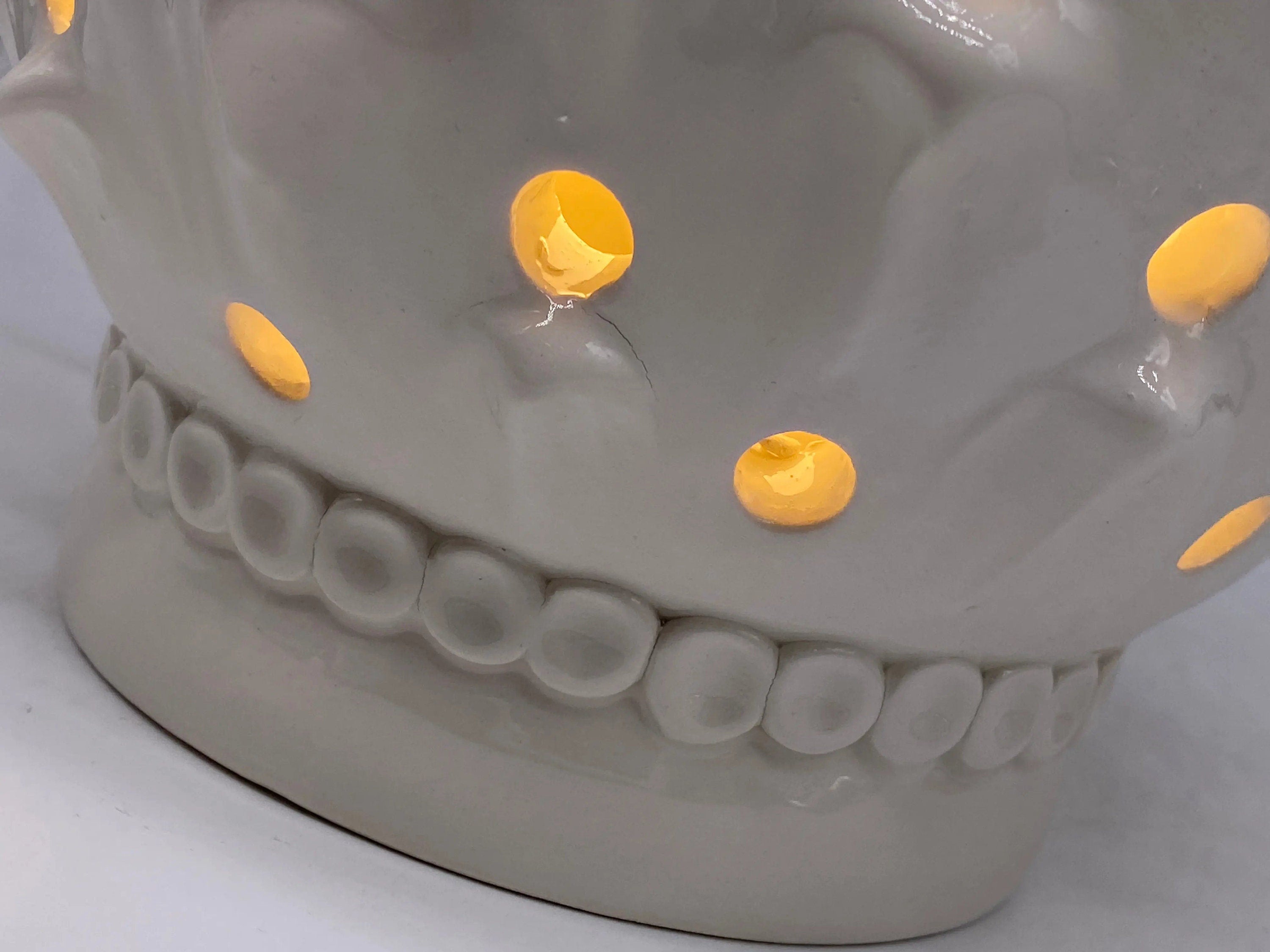 Lampada Pigna traforata Ceramica Caltagirone cm H.35 L.23 Artigianale Bianco DD CERAMICHE SICILIANE