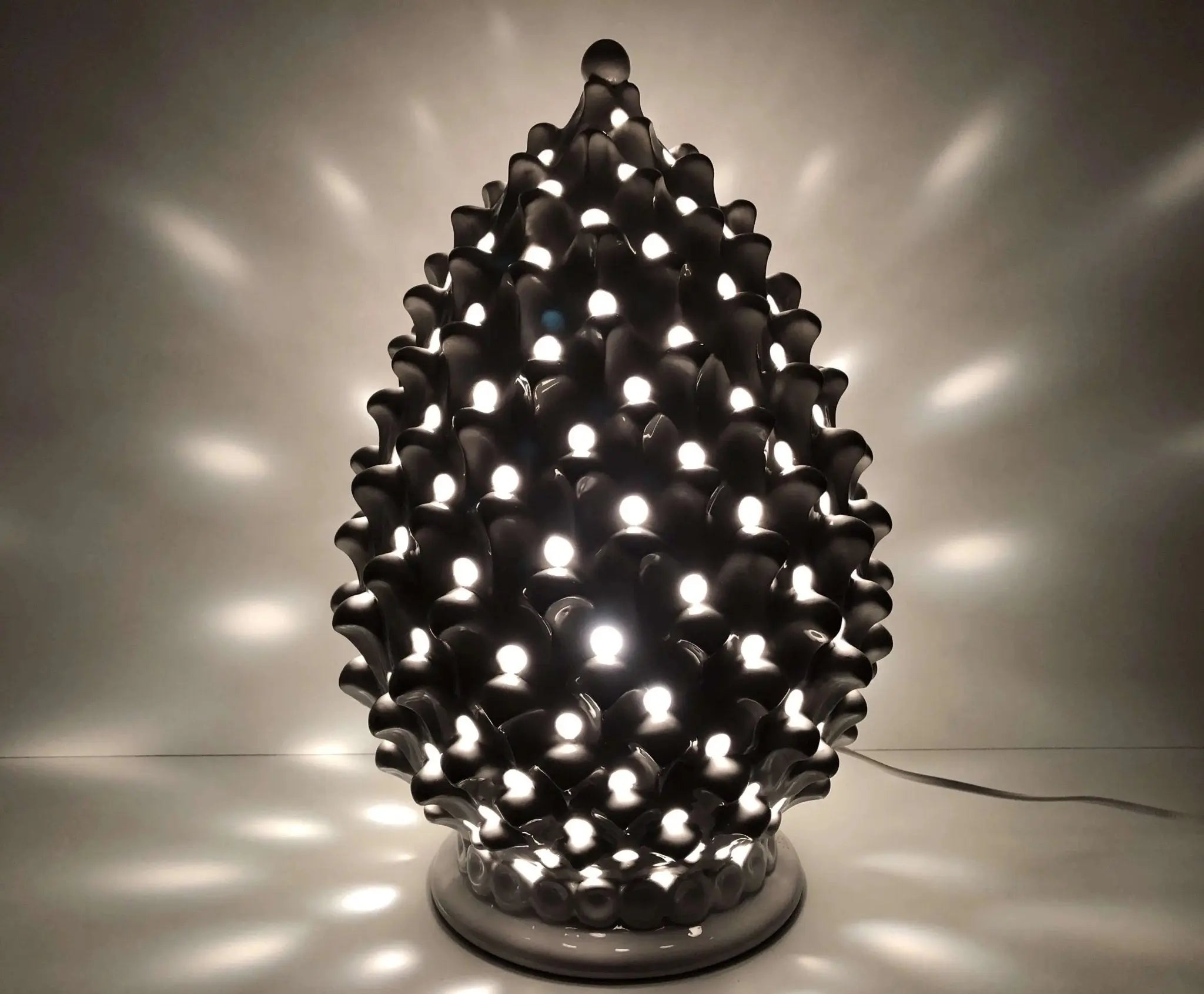 Lampada Pigna traforata Ceramica Caltagirone cm H.47 L.30 Artigianale Bianco - DD CERAMICHE SICILIANE
