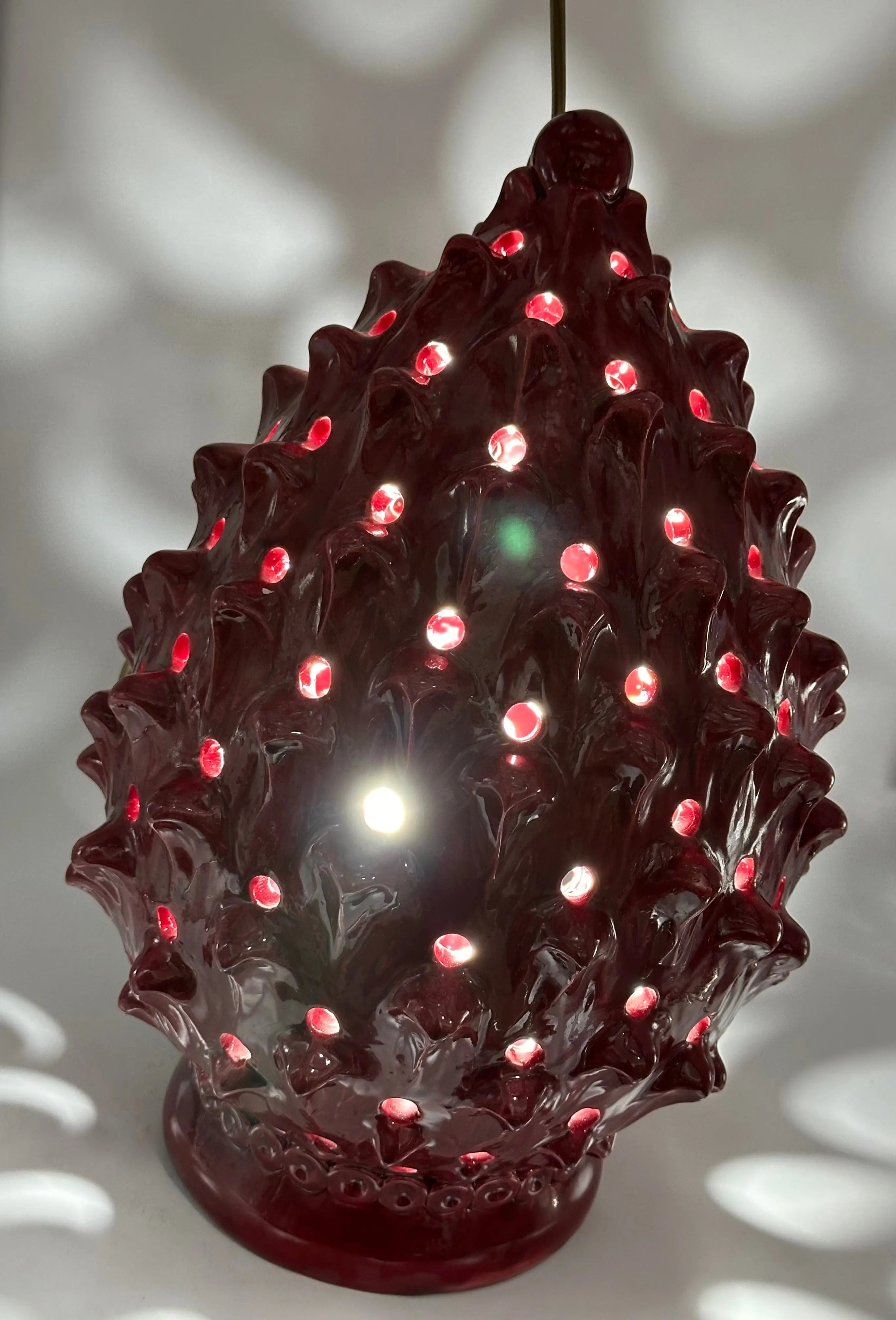 FINE SERIE - Lampada Pigna Luis traforata Ceramica Caltagirone cm H.45 L.28 Artigianale Bordeaux DD CERAMICHE SICILIANE