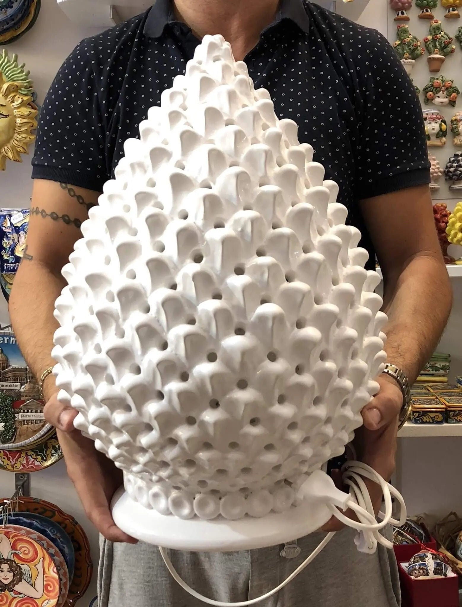 Lampada Pigna traforata Ceramica Caltagirone cm H.47 L.30 Artigianale Bianco DD CERAMICHE SICILIANE